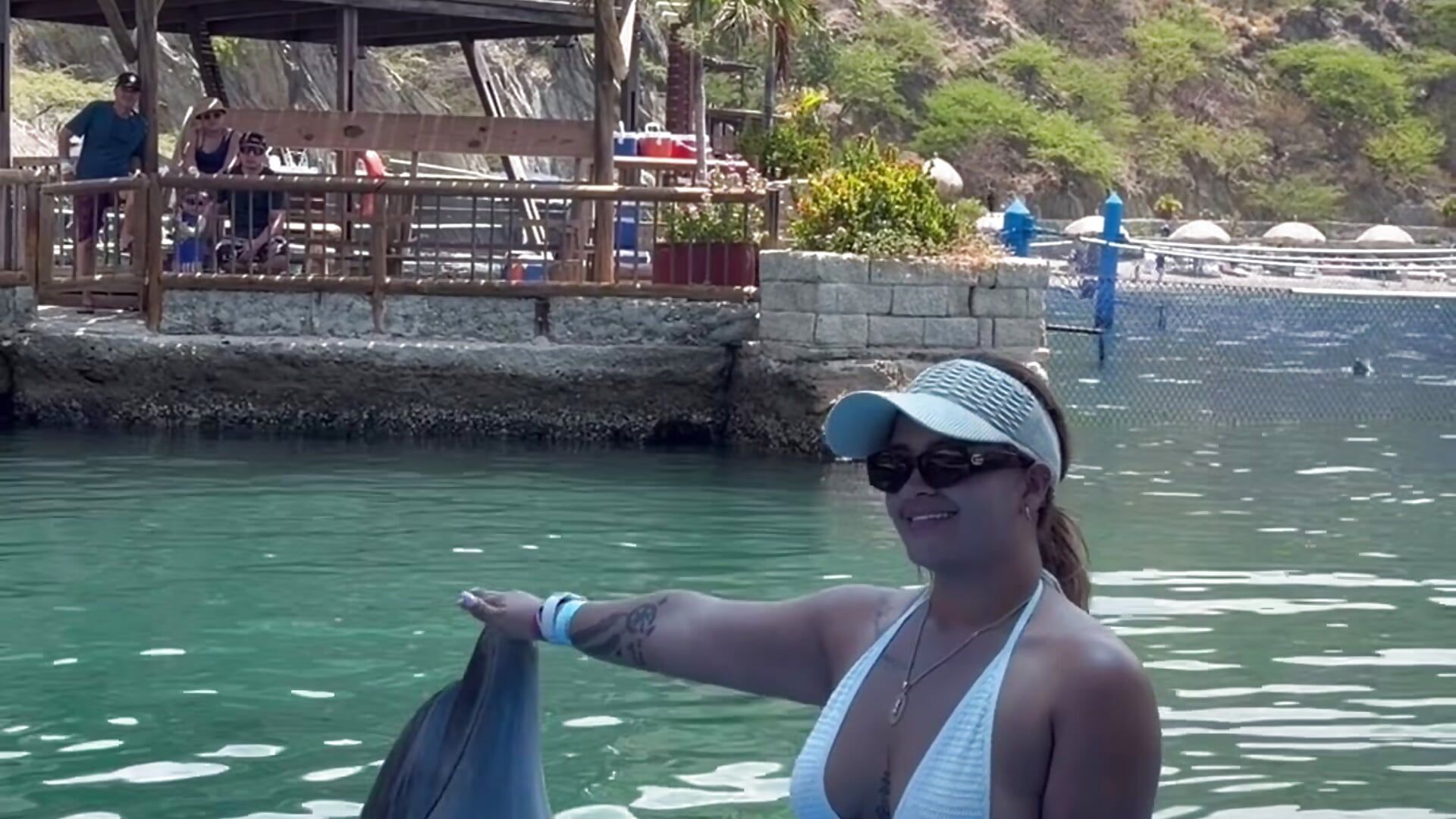 Guys, I had an experience with dolphins and it was amazing 😍😍🐬 - vídeo de la modelo de cam SharomRoss