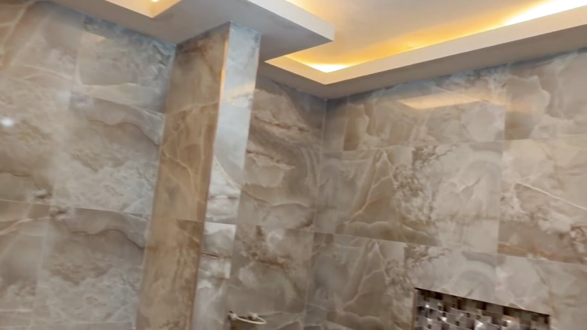 Babies, look how my new bathroom is coming along! Are you ready to see some hot new videos in there? – видео вебкам-модели SharomRoss