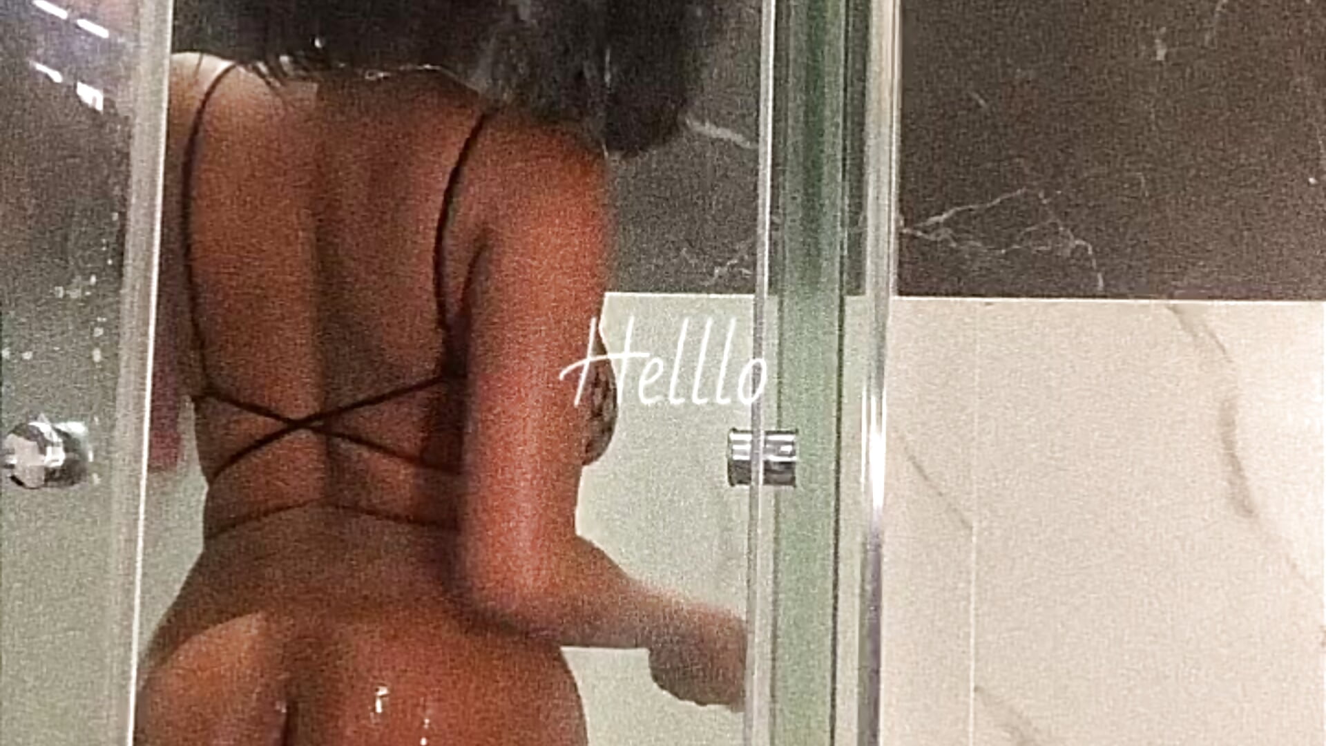 Let’s take it to the shower babe…..－カメラキャストのVeryGoodBadGirl1の動画