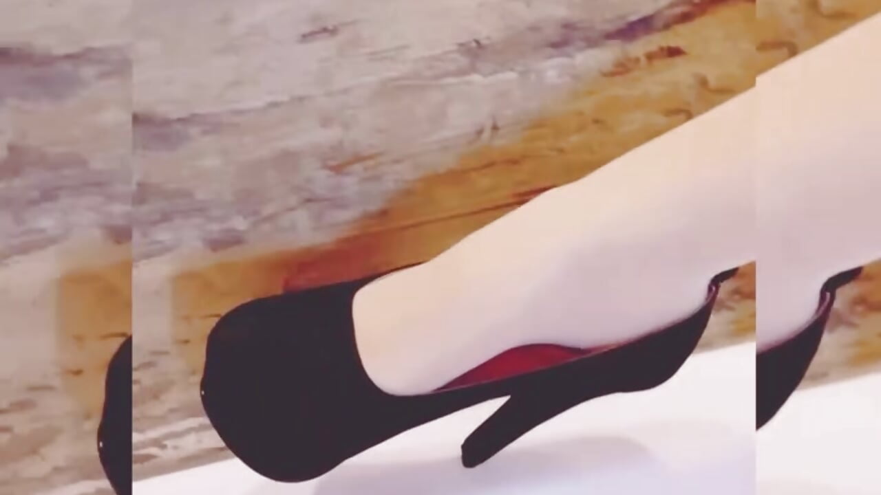 SEXY HEELS - video by Ginger_Winn cam model