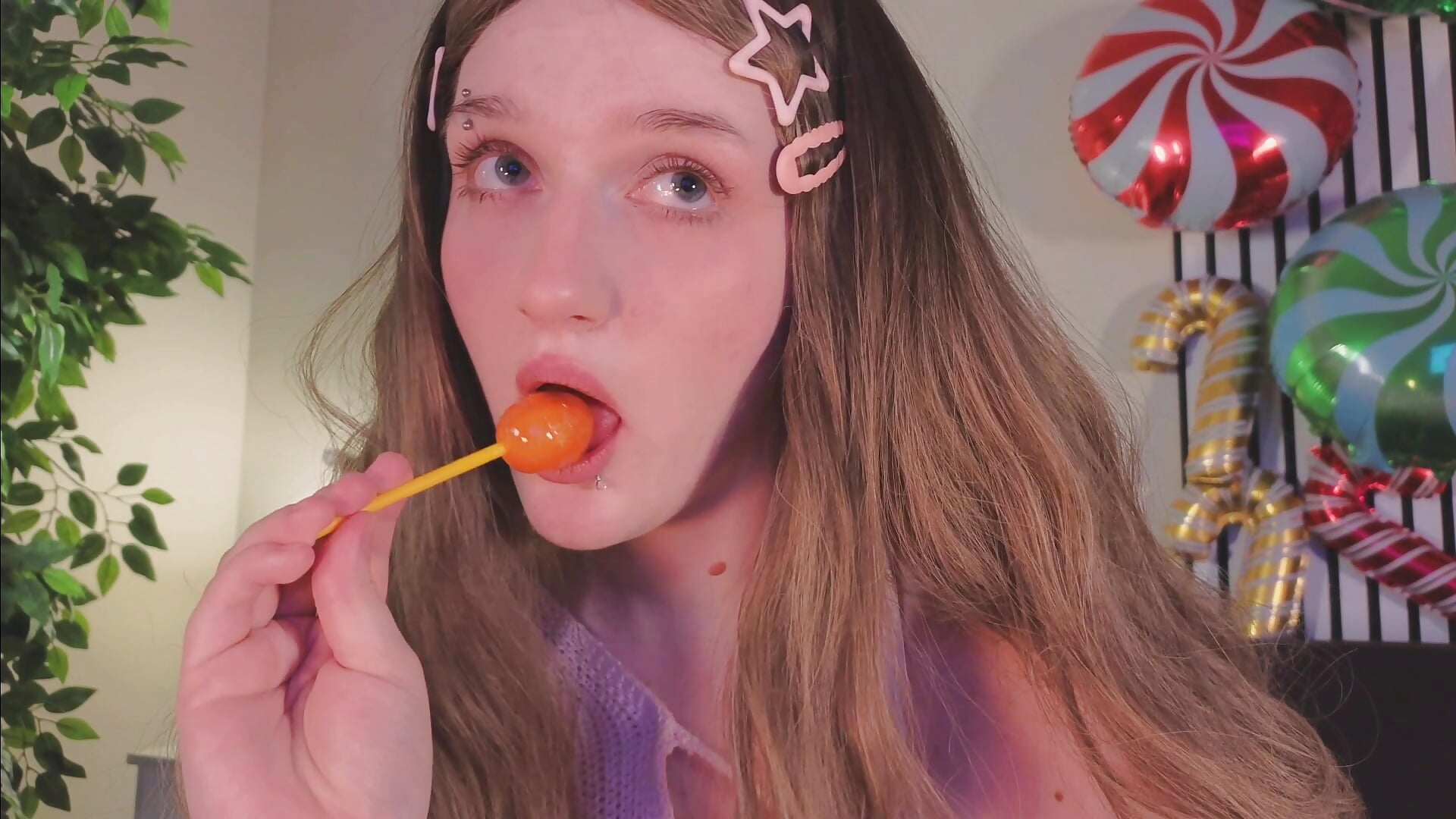 suck lolipop💗 - video by ELLIEJAY cam model