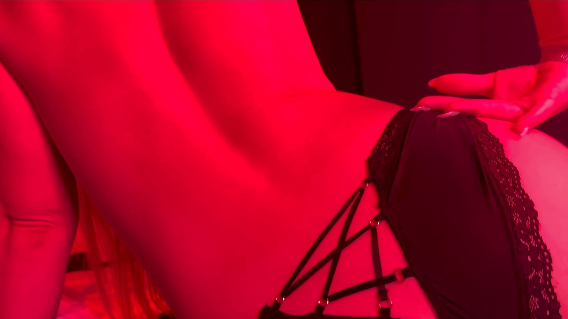 twek teasing in bed in thong - Video von StacyHotty Cam-Model