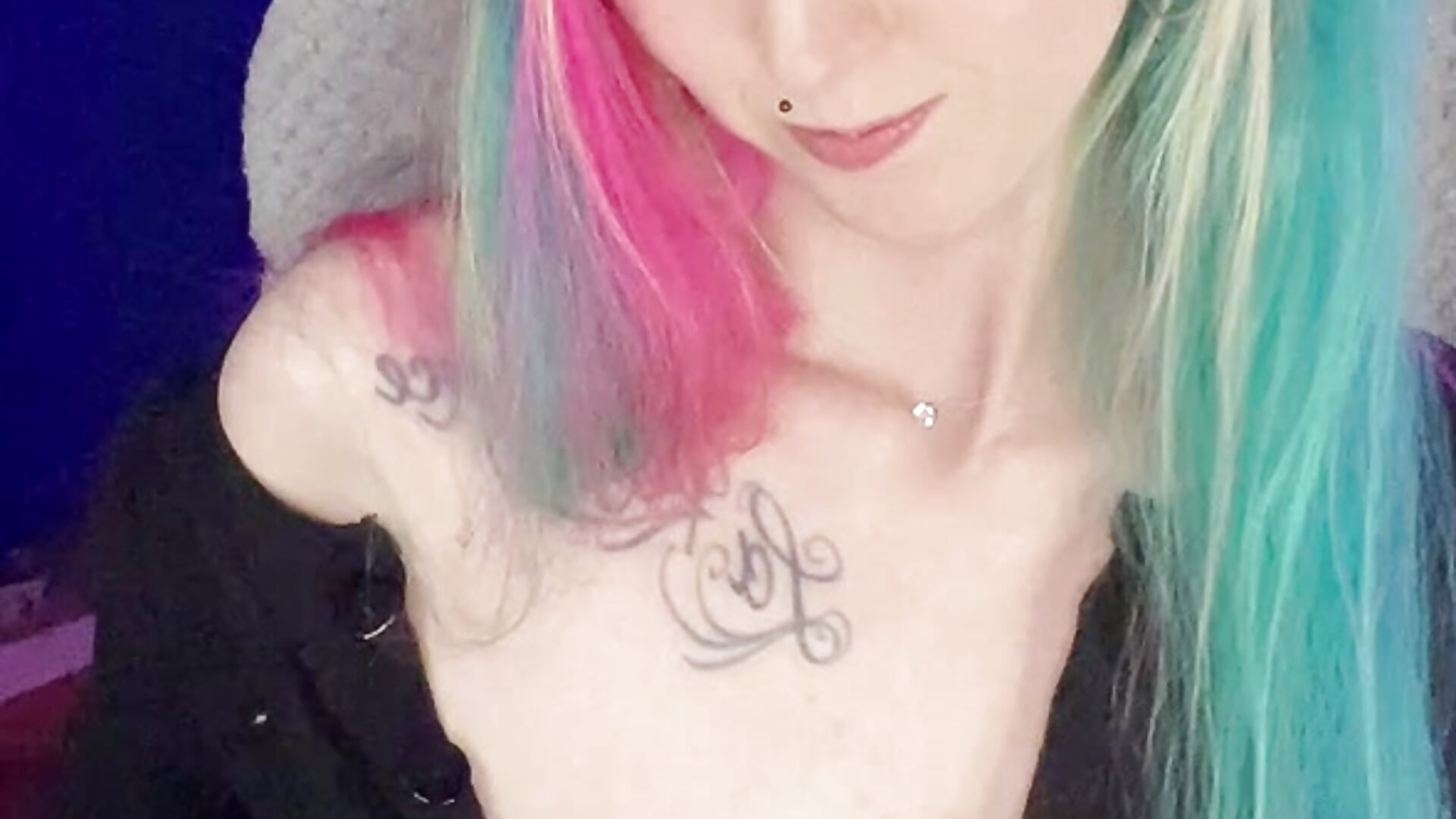 Elf shows juicy ahegao and boobs