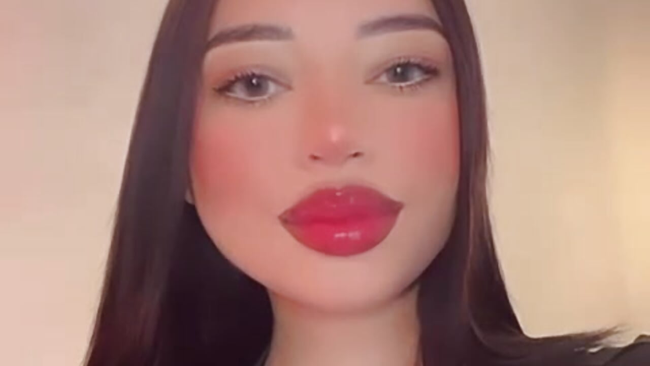 WhatsApp Video 2025-06-10 at 6,31,36 AM - video by AnthonellaSweet cam model