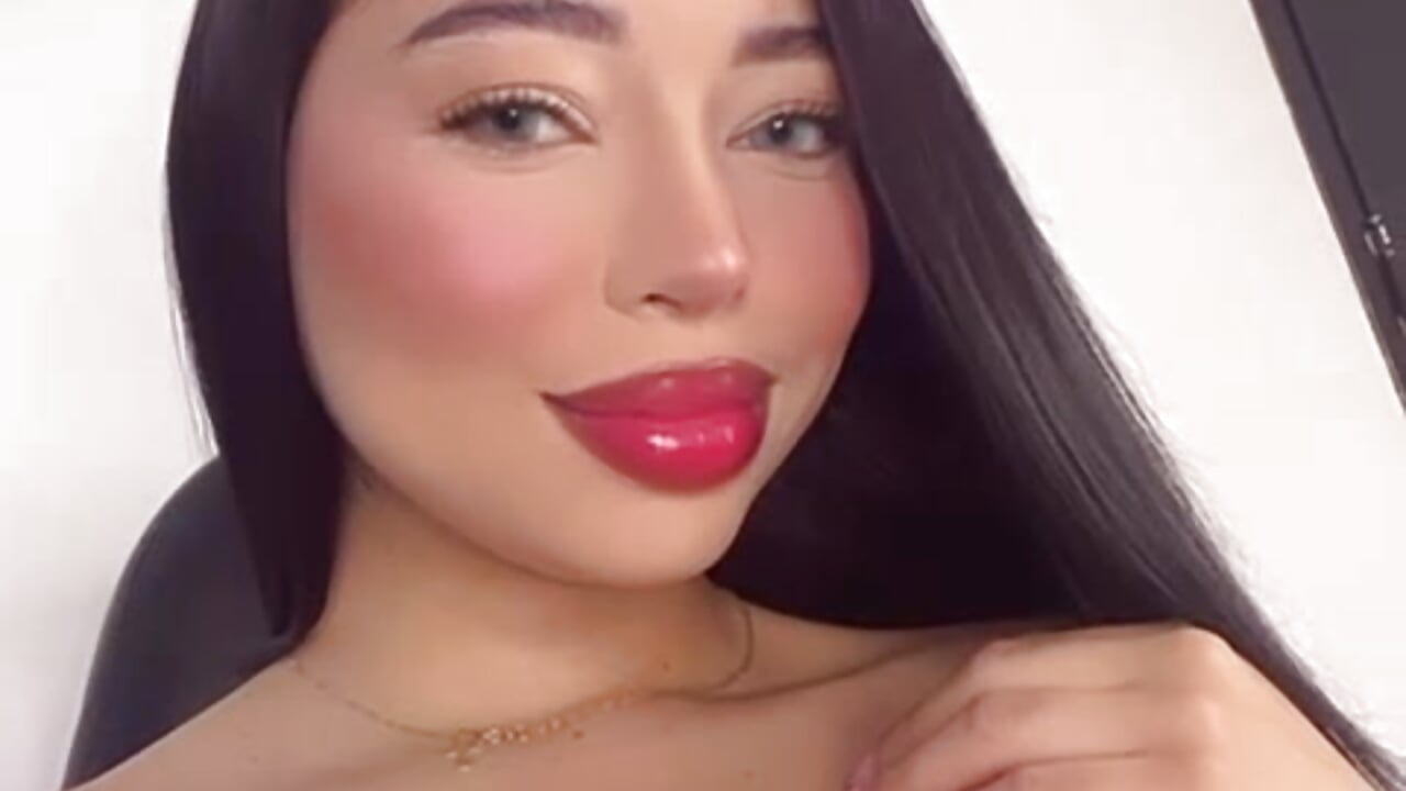 Hello - video by AnthonellaSweet cam model