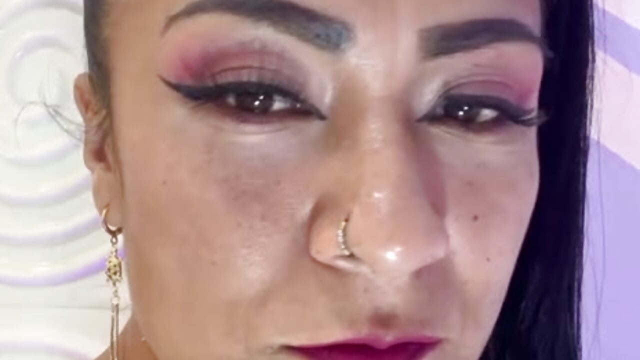 <3