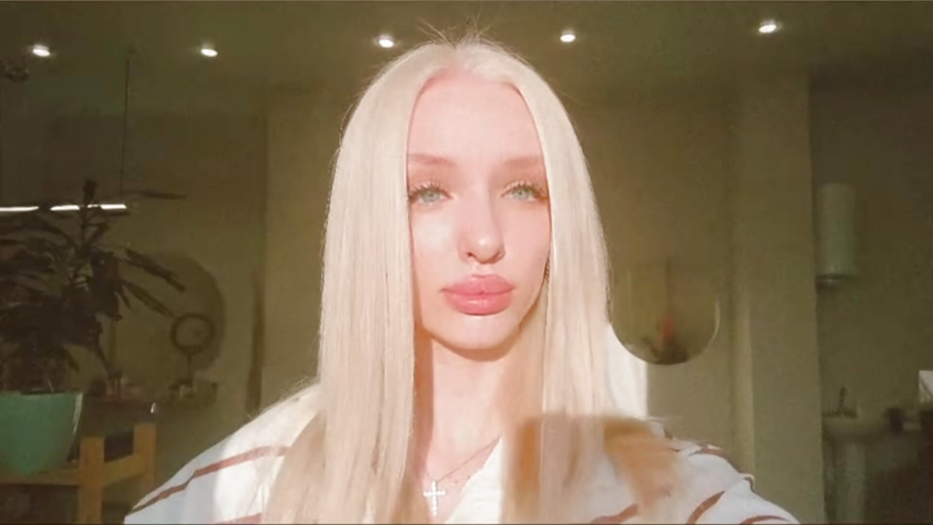 blonde - vídeo de AleksaBlonde modelo de câmara