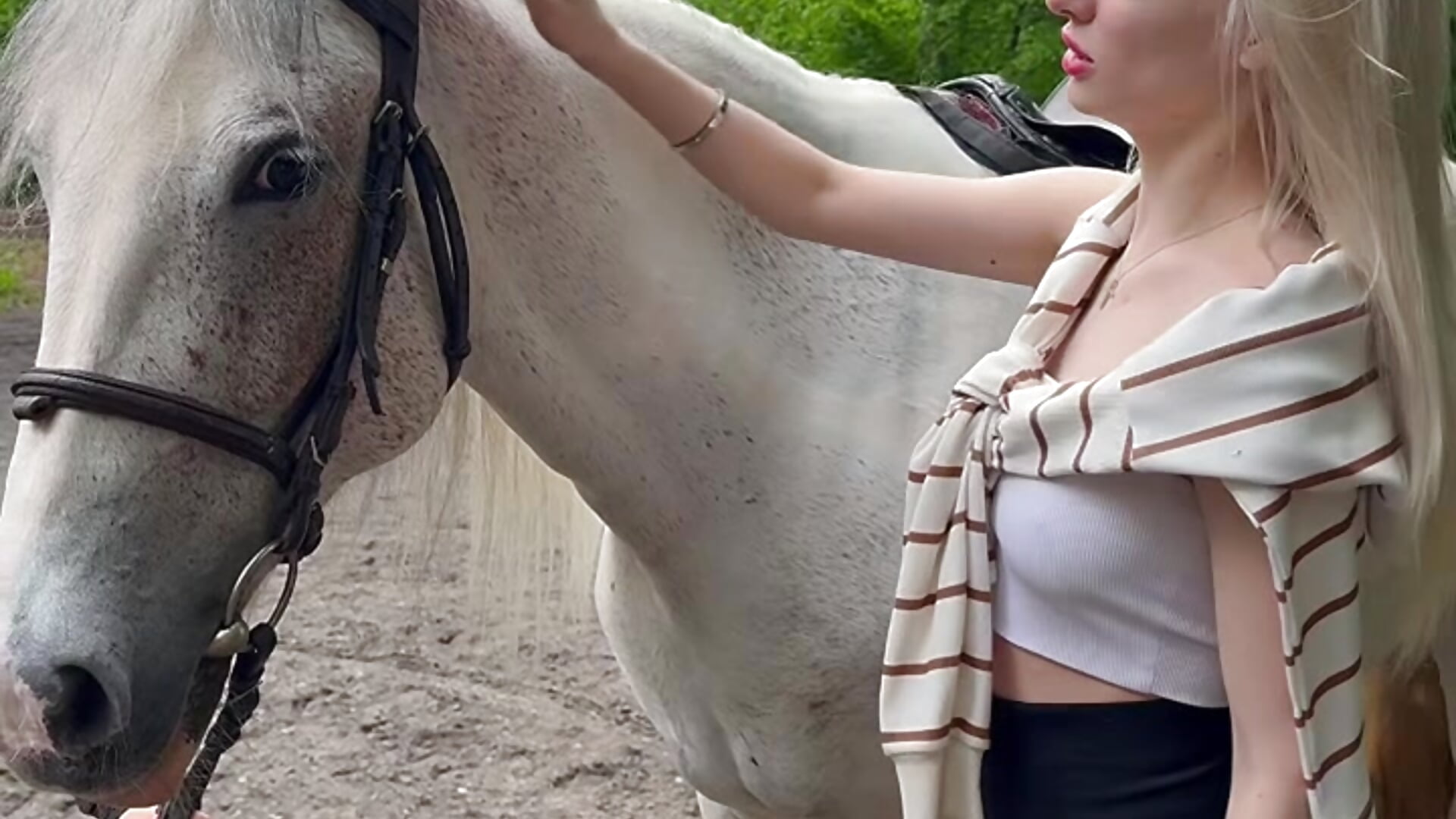 white horse💔 - vídeo de AleksaBlonde modelo de câmara