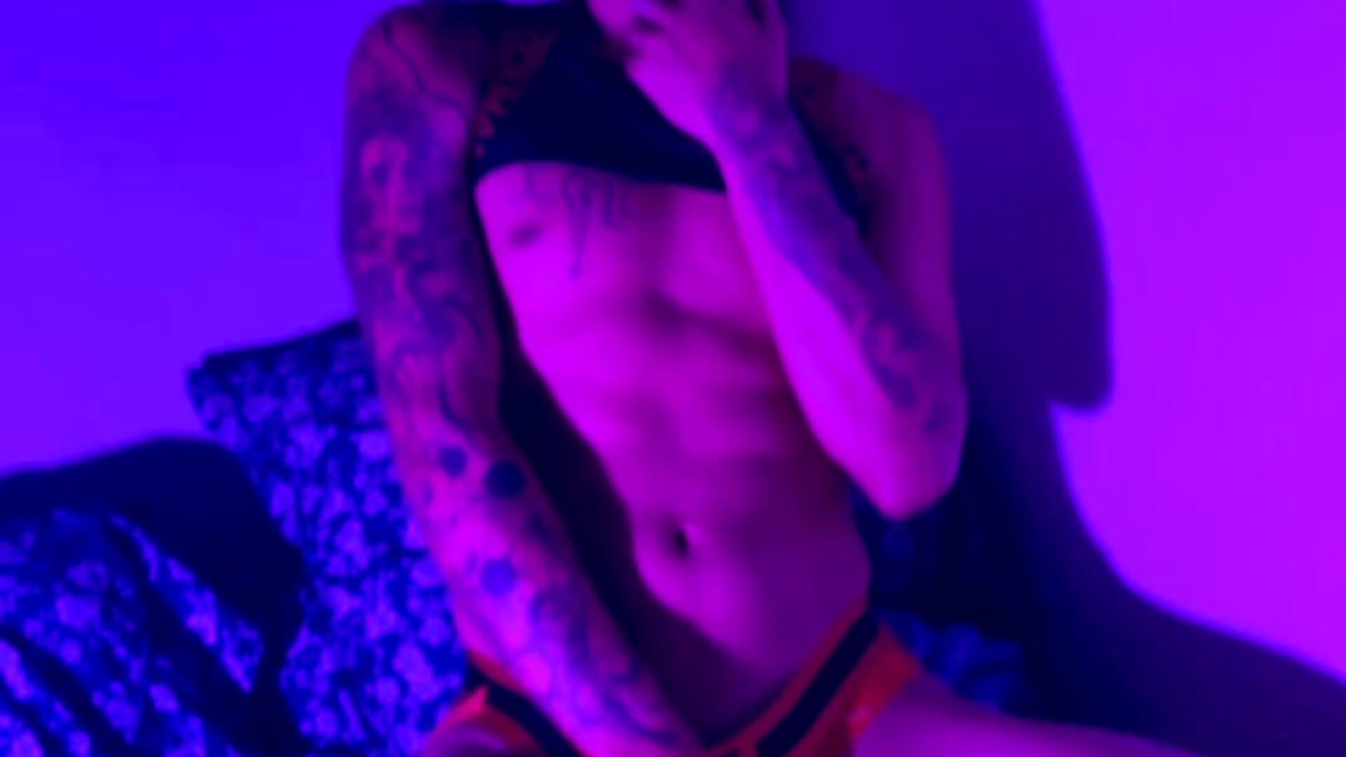 Quien quiere un perrito en 4 🍑🍆 - video by Chars_manu cam model