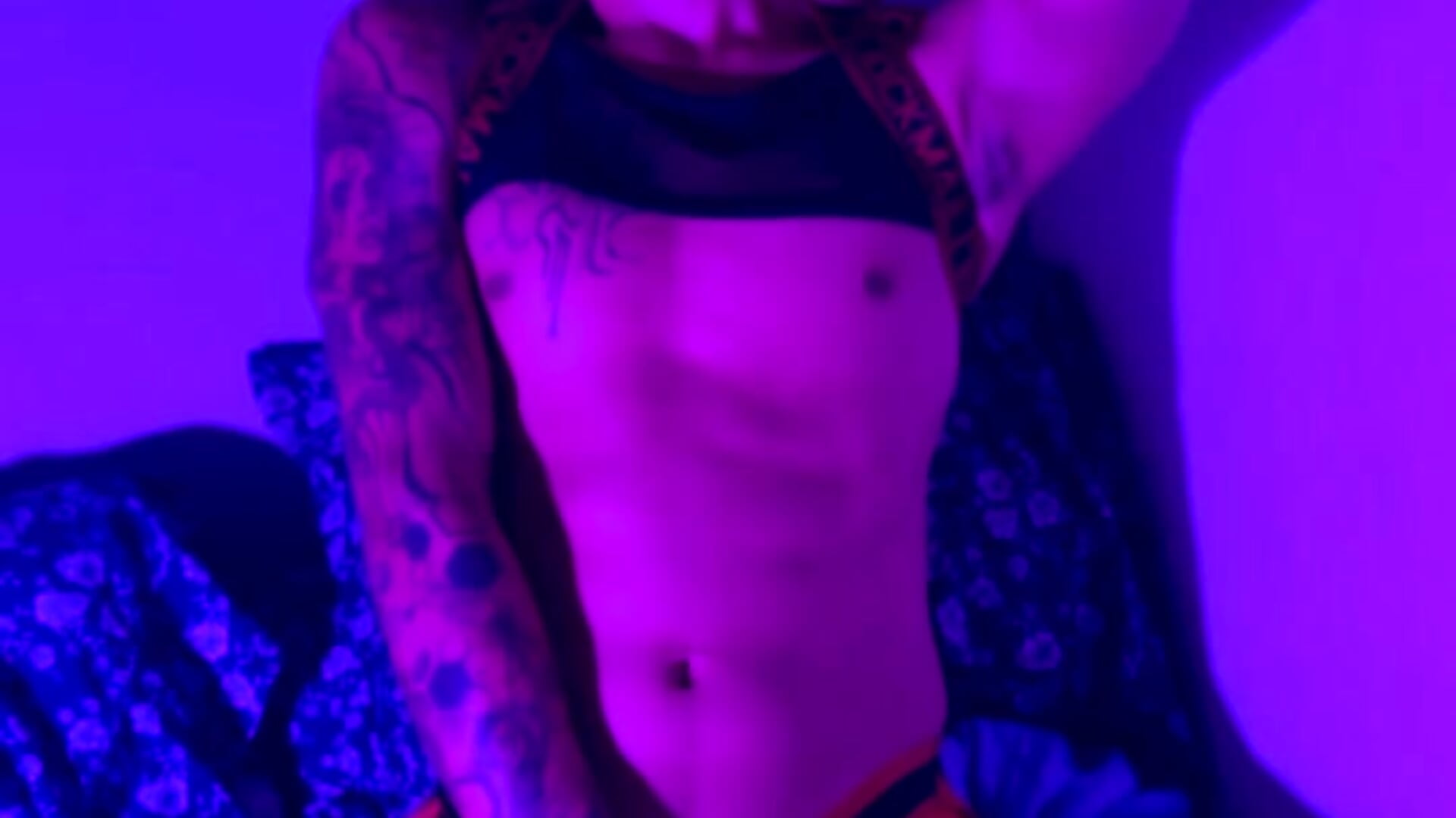 Me hace falta un buen amanzador de perros 😈🍑 - video by Chars_manu cam model