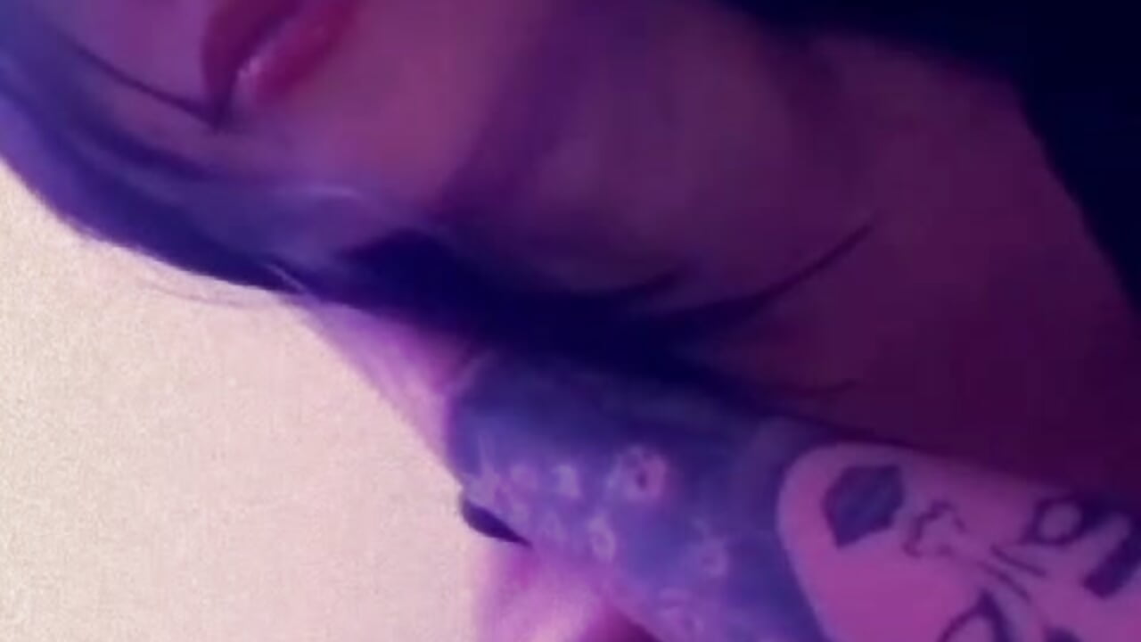 A good night kiss!!😈😈