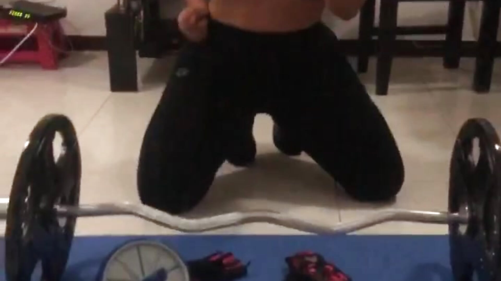 Excercise at home!－カメラキャストのalizehornyの動画