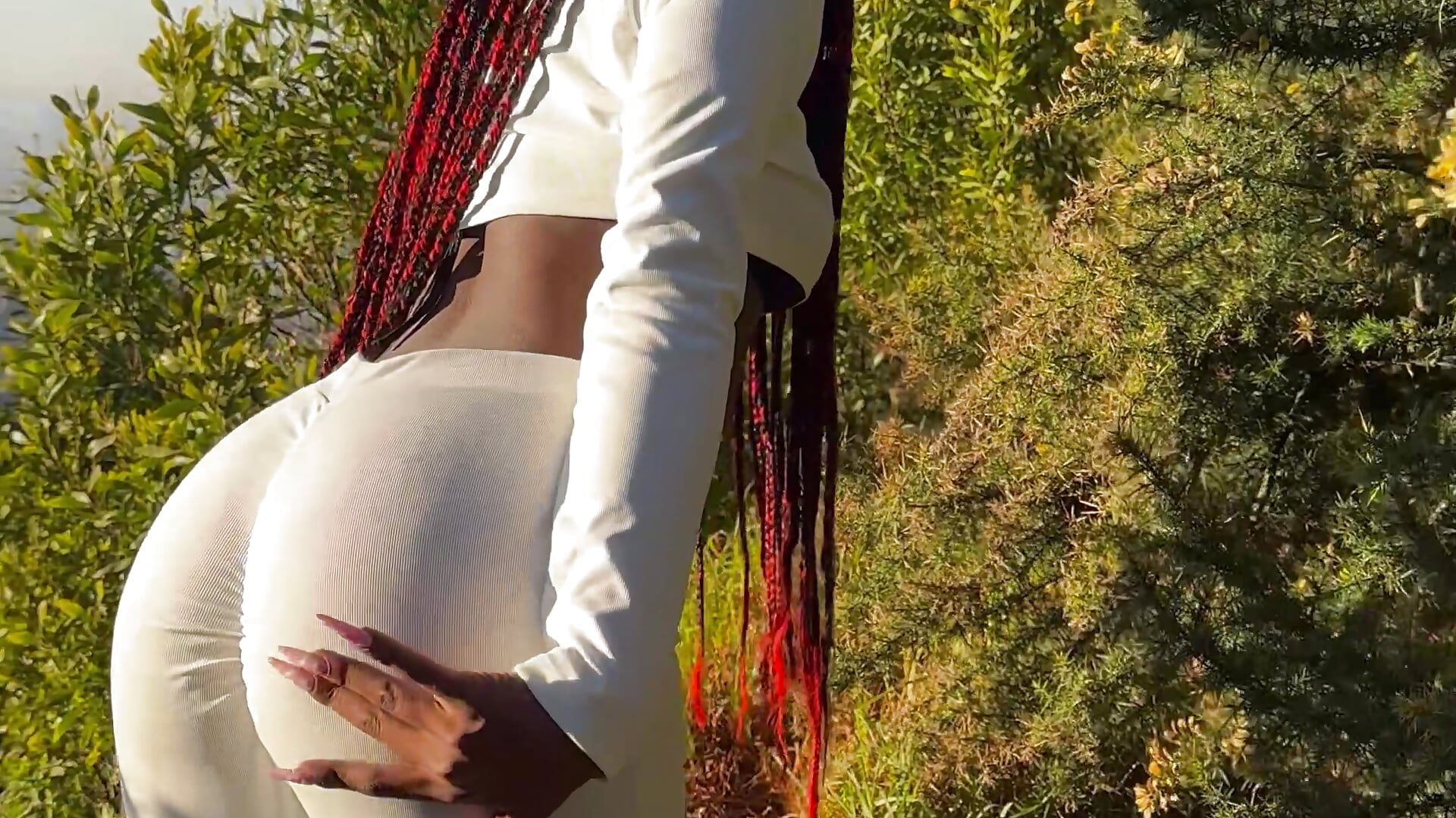 Sexy lady in an incredible landscape - video by Raquel_jones cam model