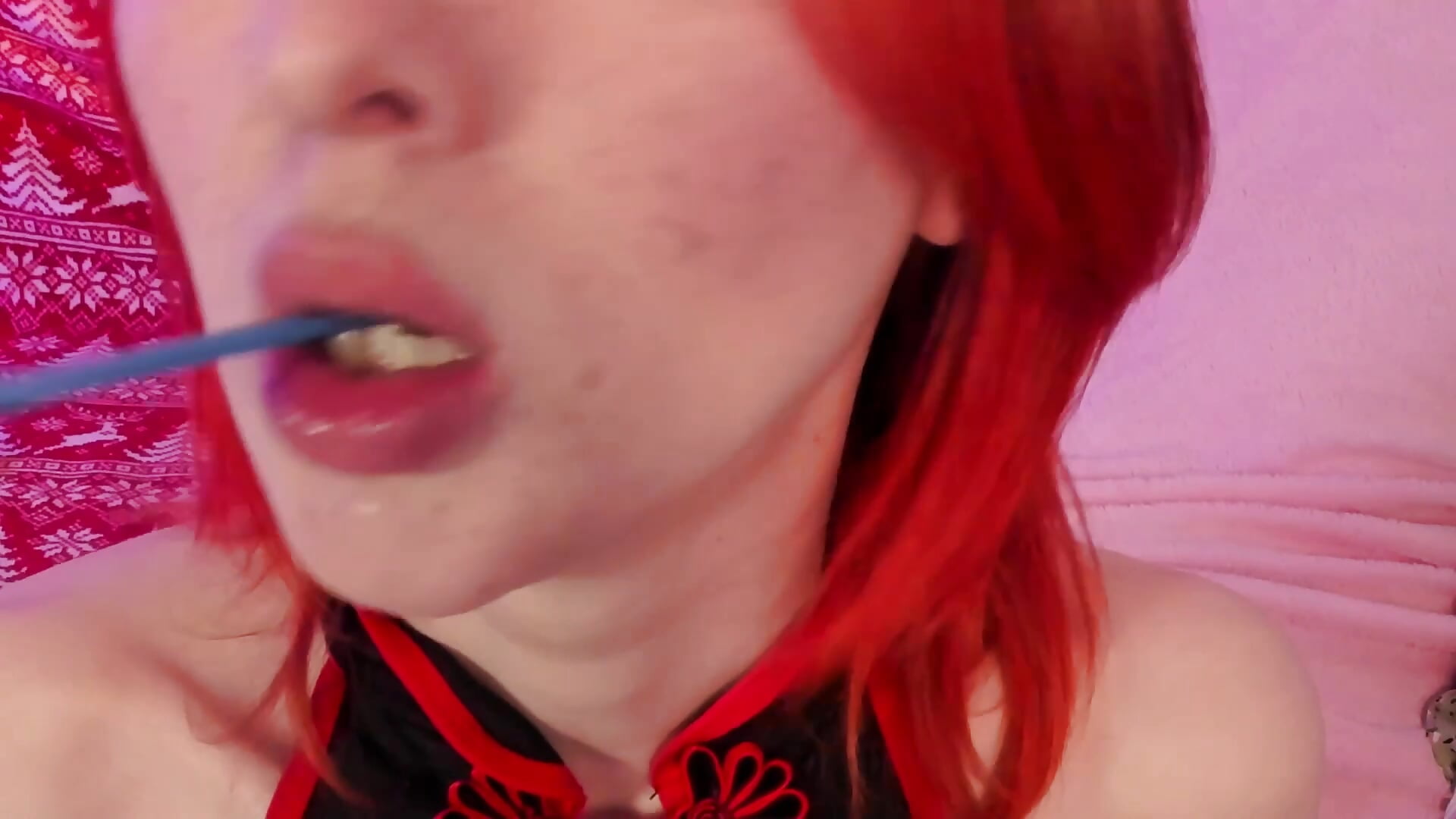 sucking lilo pop – video modela na kameri _ccrystaa_