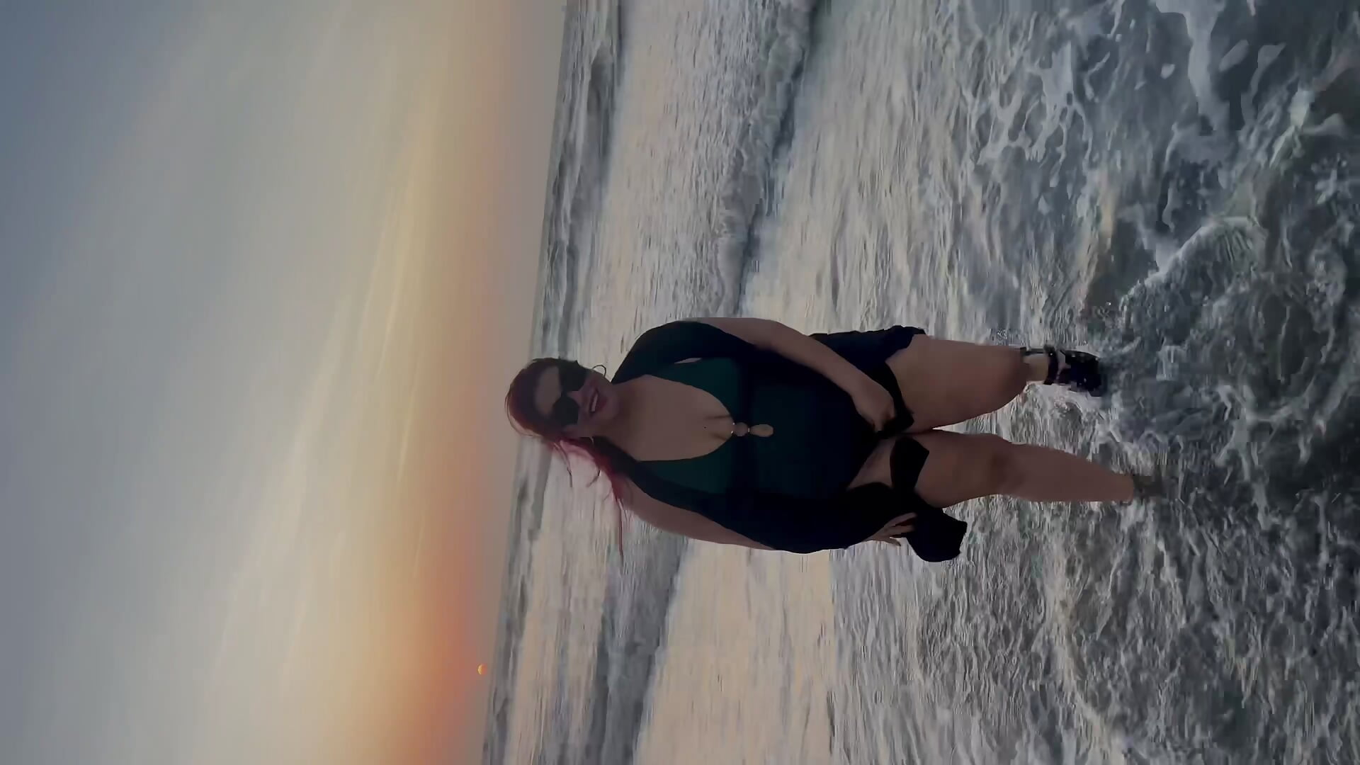 I wish it could be a nudist beach 😅 - vídeo de la modelo de cam BlazedPauX