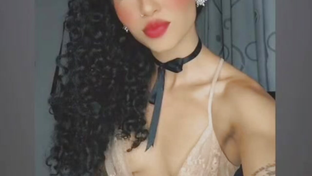 hay que rico tu papasito..🤤😍🎁. - video by Charlotteblair cam model