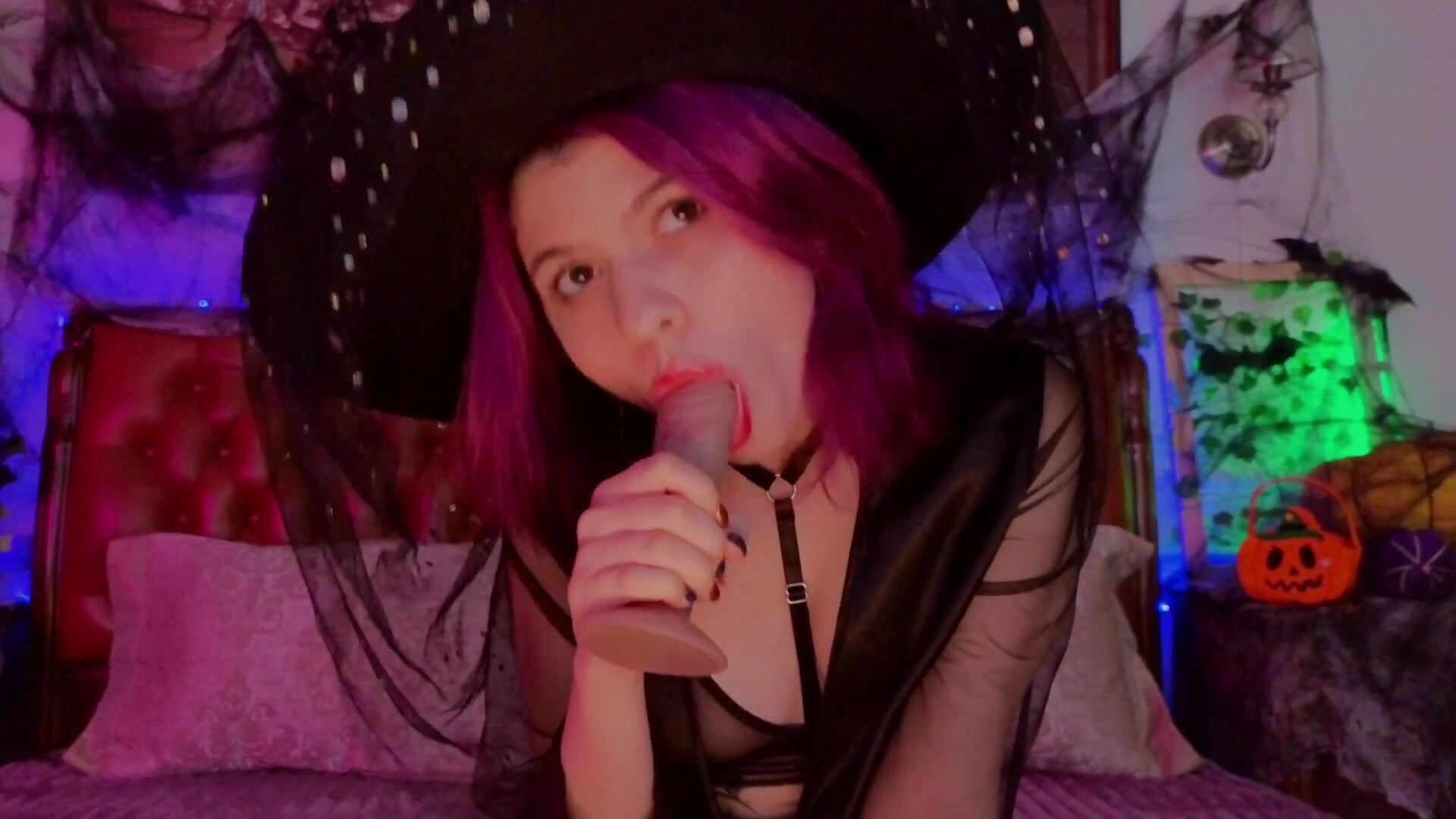 Charming blowjob from a witch 😈