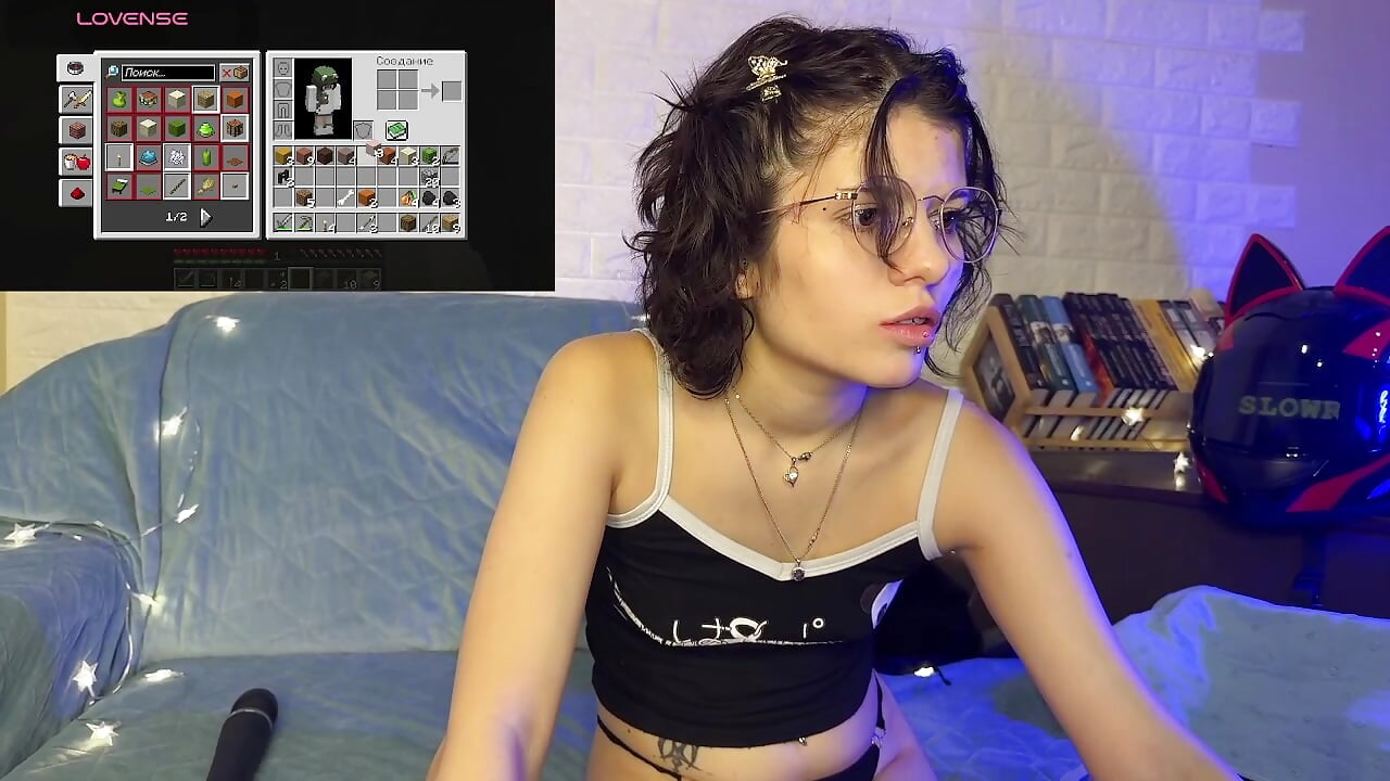 Playing Minecraft for the first time! I'm counting on your help—teach me, guys! - video oleh model kamera Katya_Zaitseva