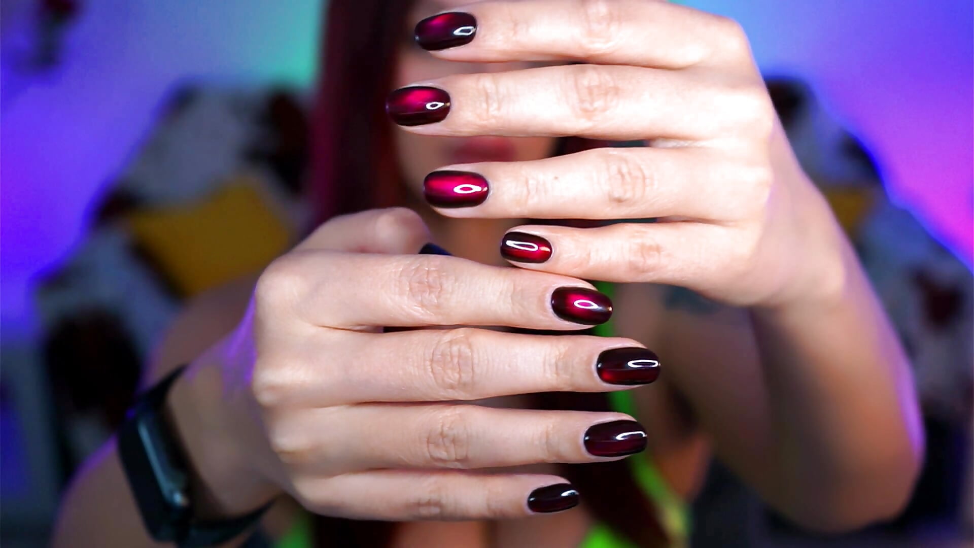 pomegranates nails💖 - video di NicoleMun modella di cam