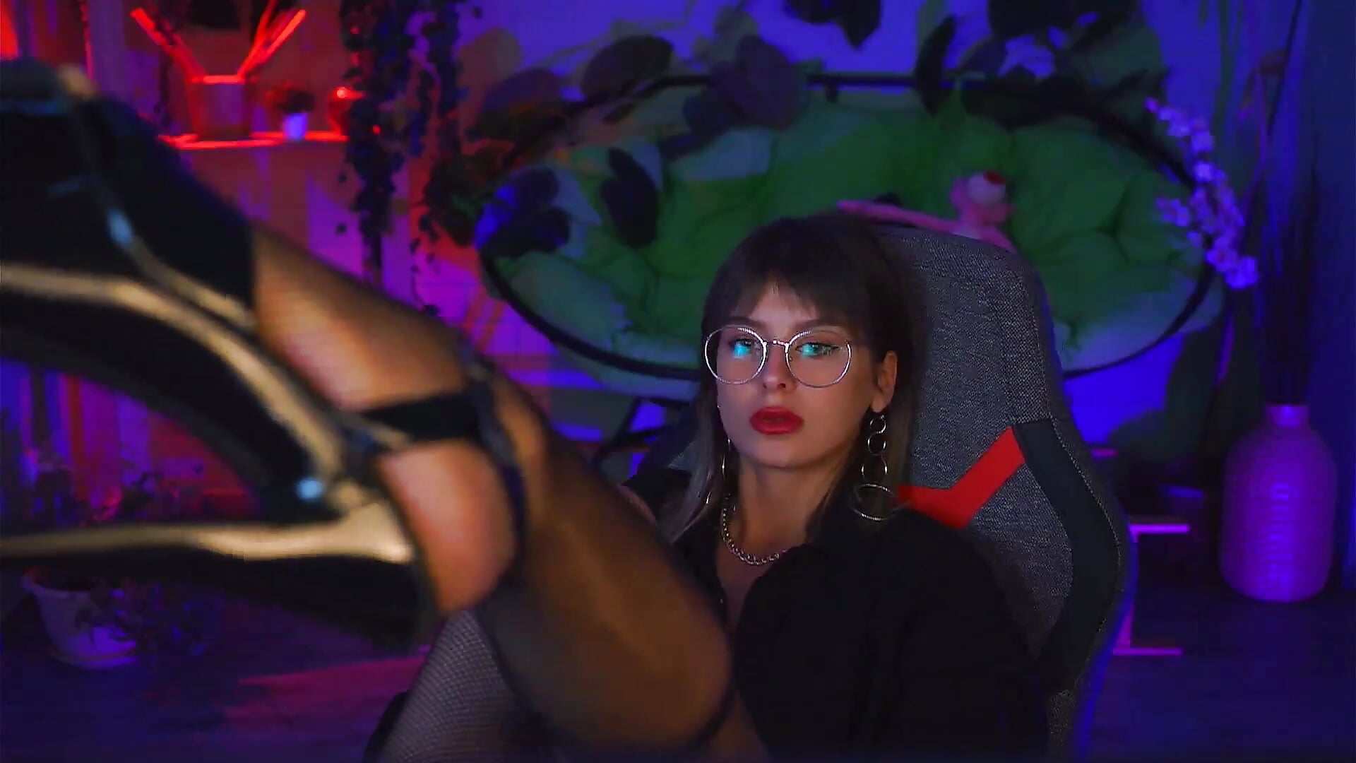 seductive stockings and high heels - video av NicoleMun cam-modell