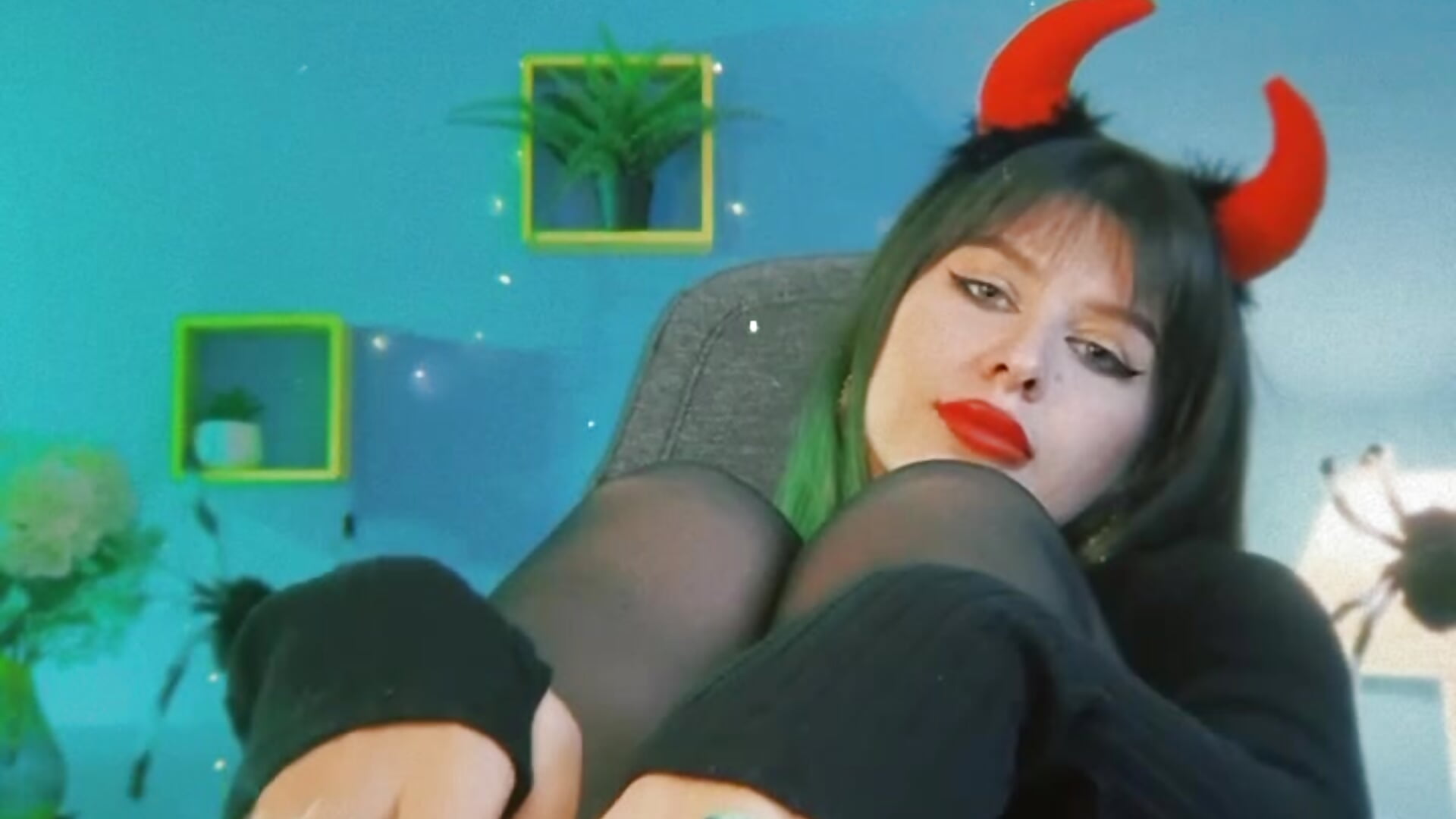 demon legs^^ - video av NicoleMun cam-modell