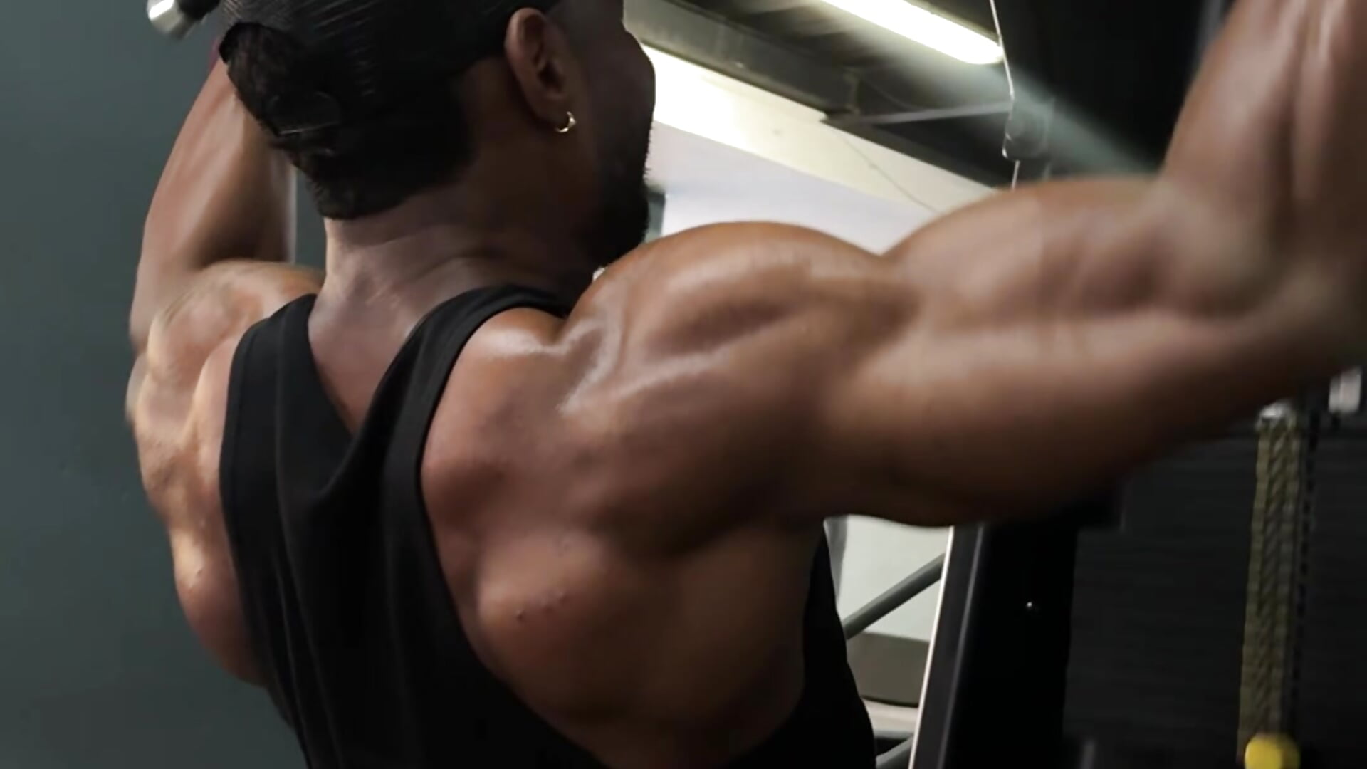 Will you accompany me to the shower after training? – video modela na kameri Ganiimedes