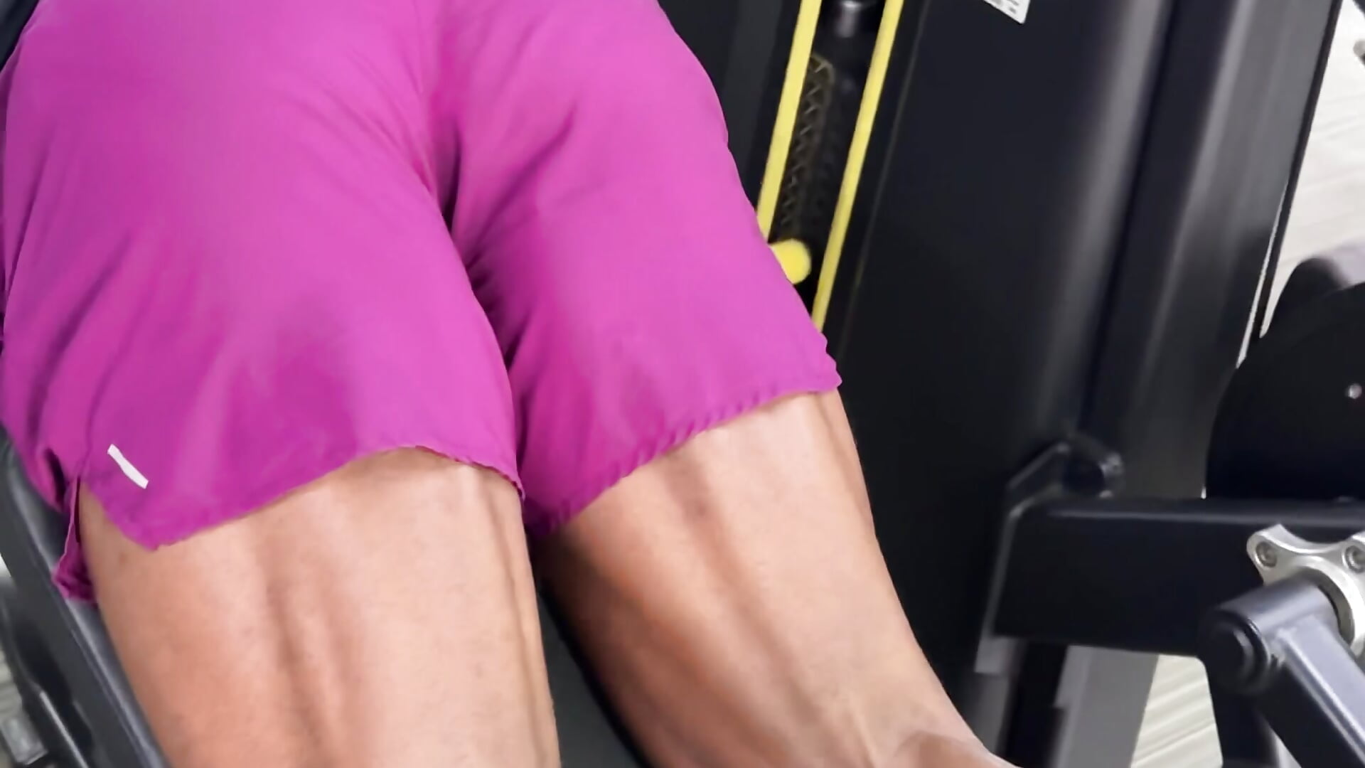 Glutes day 😈 – video modela na kameri Ganiimedes