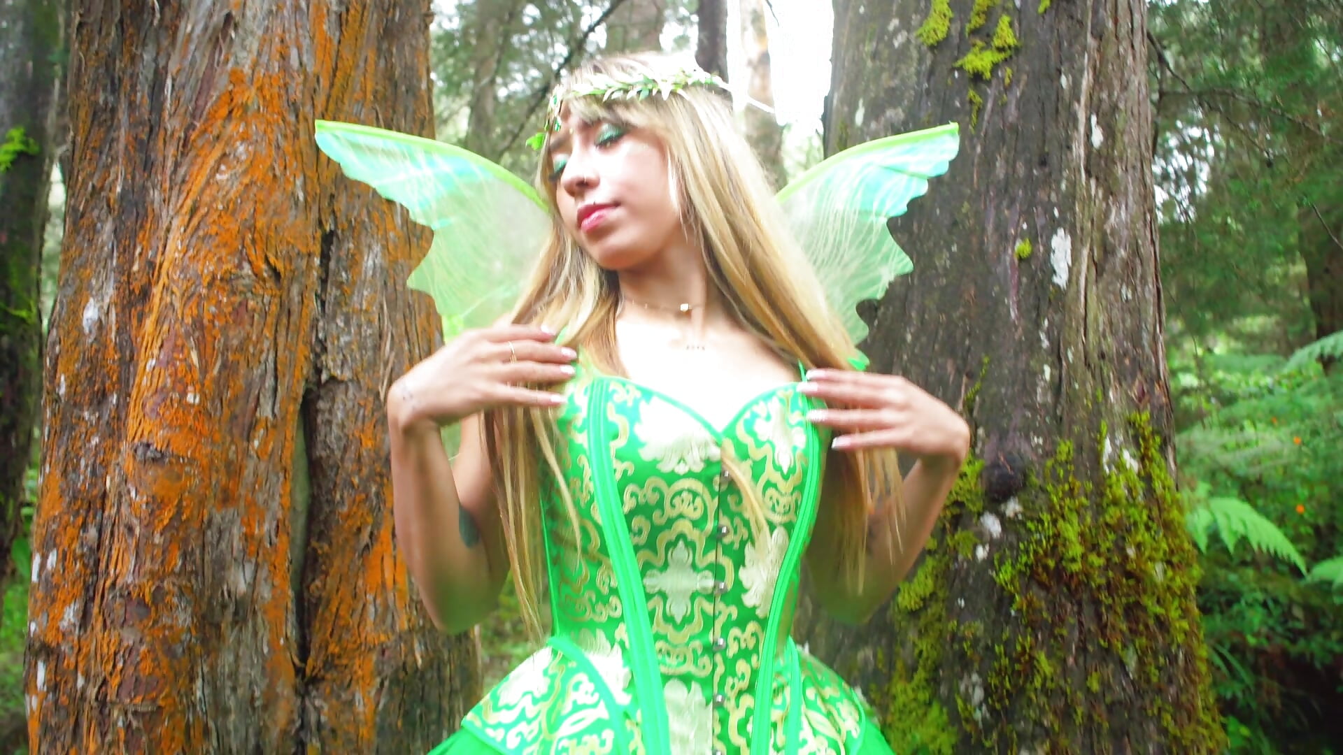 FANTASY IN THE FOREST 🧚🏻🌿🌱 - วิดีโอโดย Miranditta โมเดลแคม