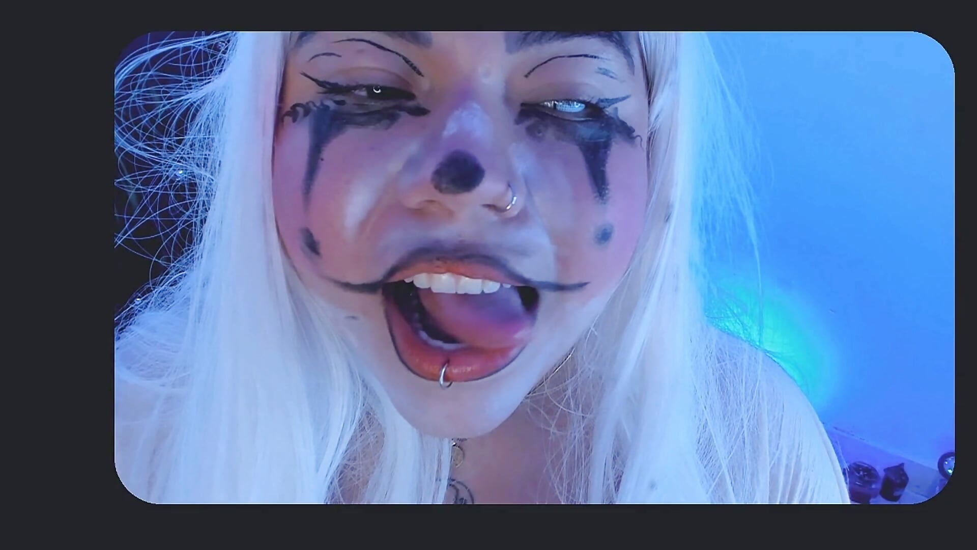 Diabolic clown devours your role-play - video by Samanta_Bigboos cam model