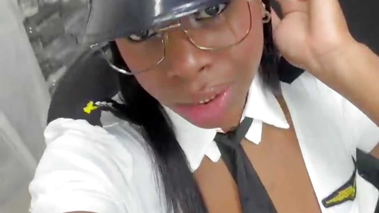 Prrrmmmmmm ✈️🛬 - clip cu KatieGomez