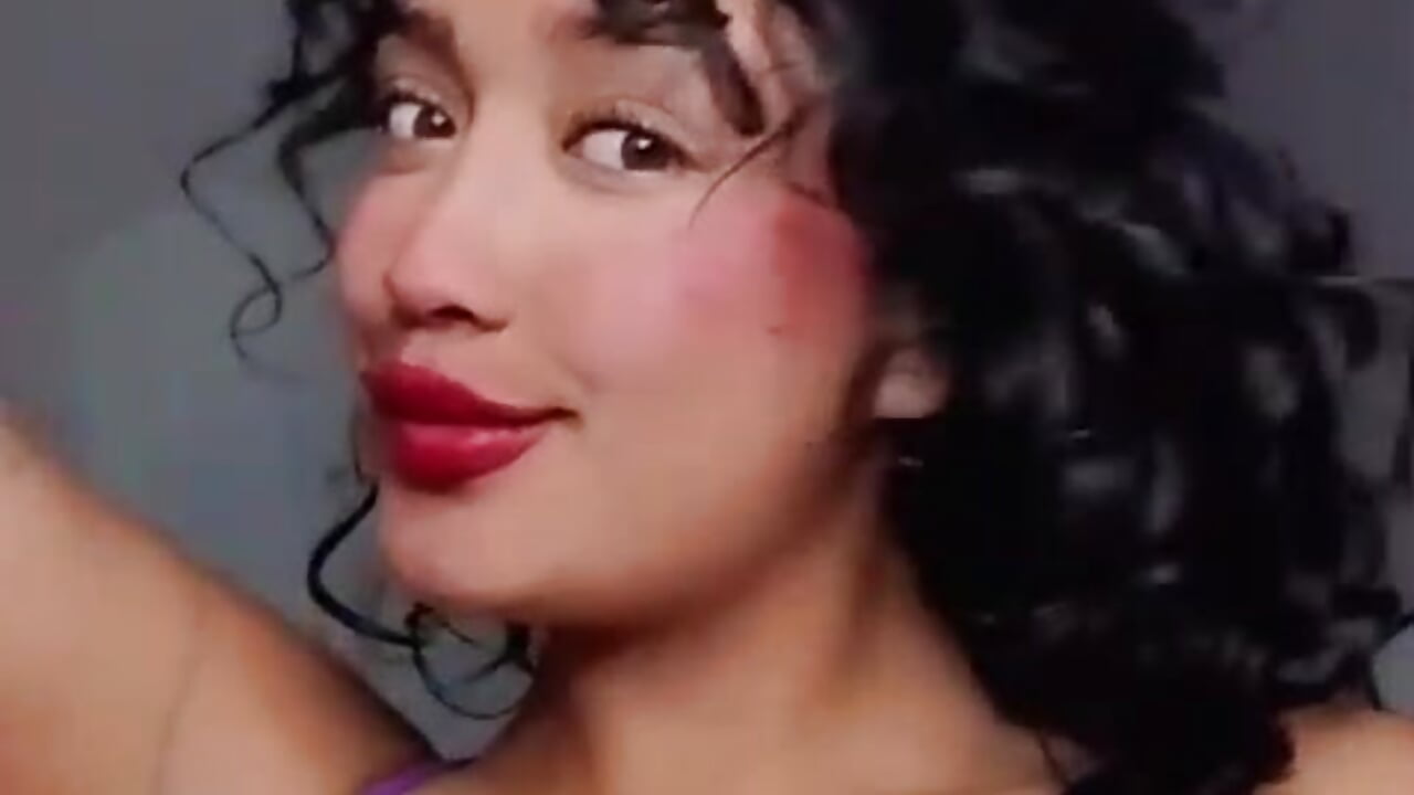 kissme - vídeo de la modelo de cam ema_saenz