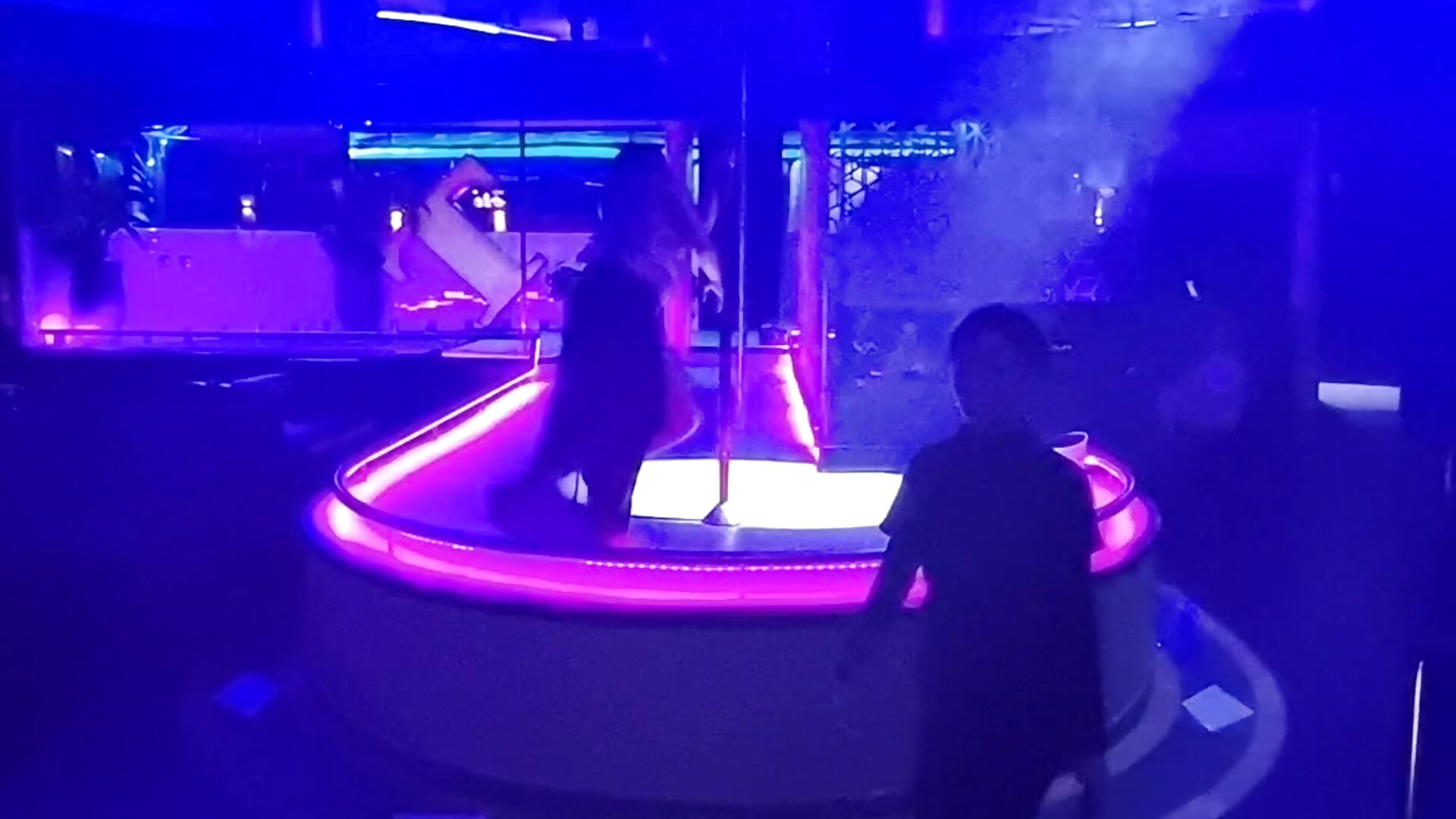 Full Teaszers Strip Show - video di Taura_ modella di cam