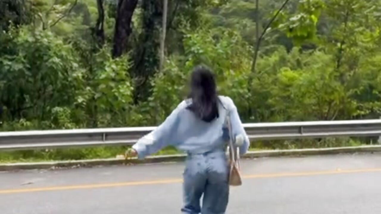 I'll show my tits because I wanted to get a ride, Was it a good idea? 🤔 – video af MarianaBranzz cam-model