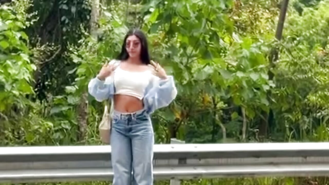 I'll show my tits because I wanted to get a ride, Was it a good idea? 🤔 - video od modelky/modela MarianaBranzz