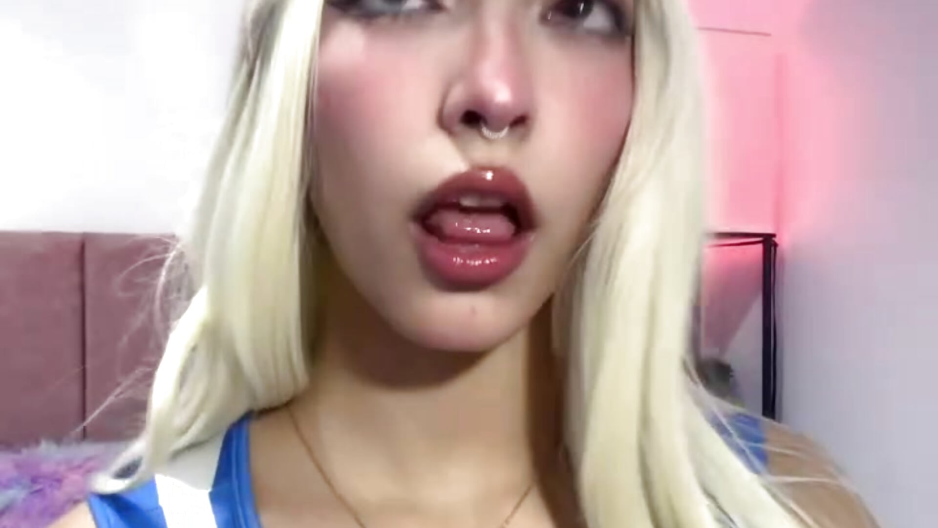 🥵 - video by MarianaBranzz cam model