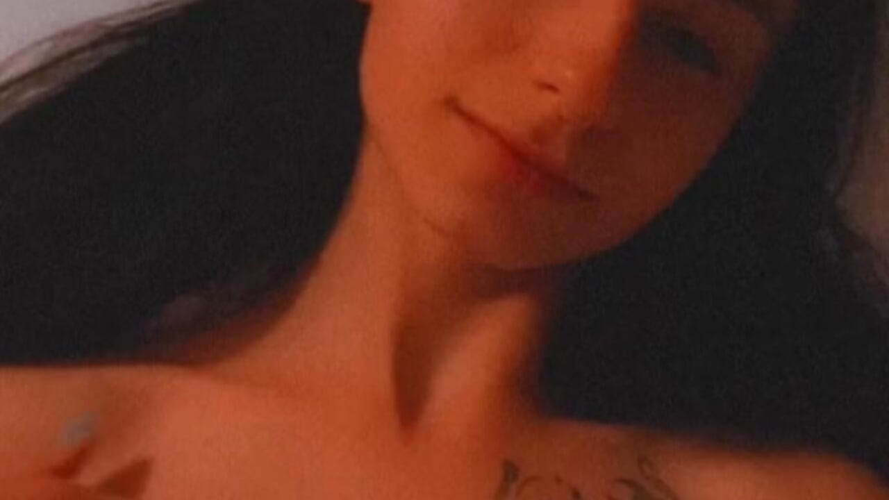 after shower but in bed - video by _Nika_Kik cam model