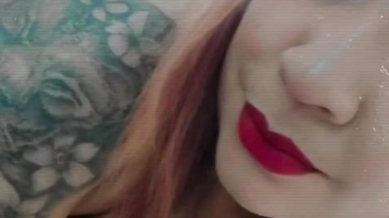 Soft skin, dangerous intentions 😌🔥 – video modela na kameri kinkyhousewifee