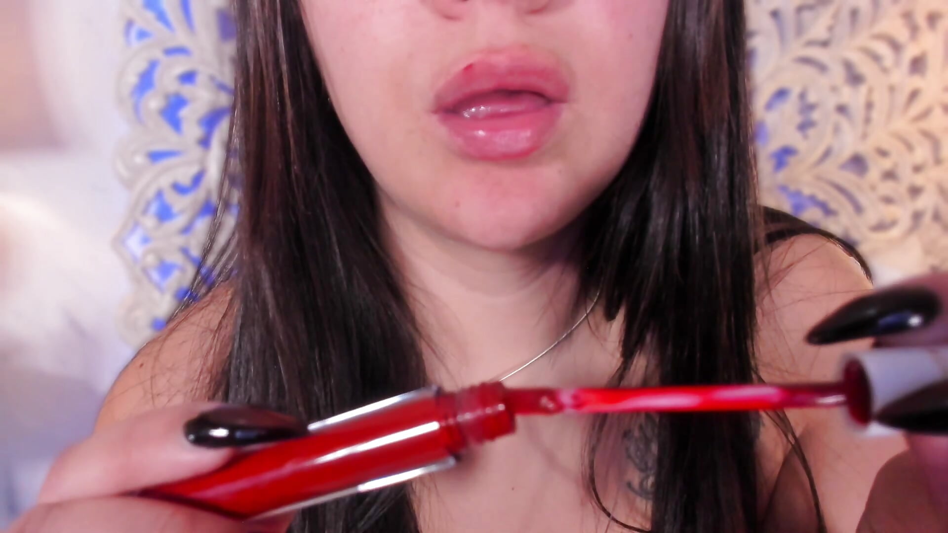 My lips red for you - video by nahomi_sweett cam model