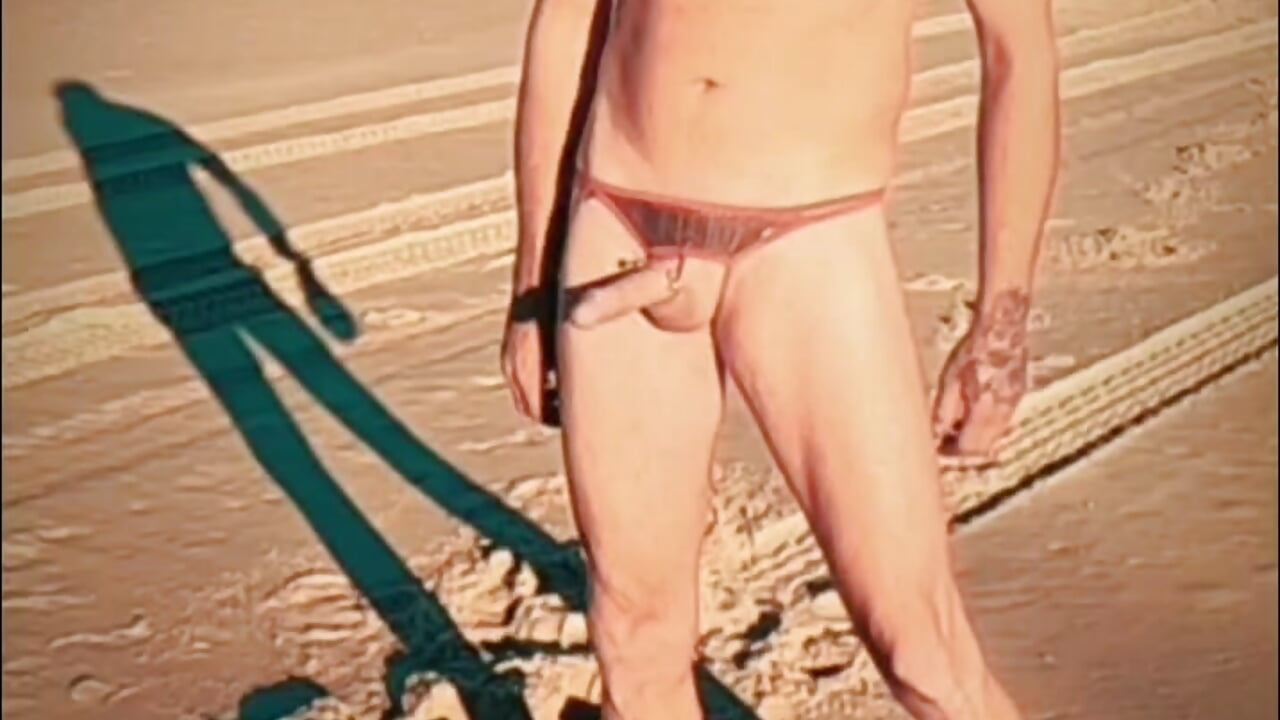 Sexy underwear on the beach－カメラキャストのmadaussiehereの動画