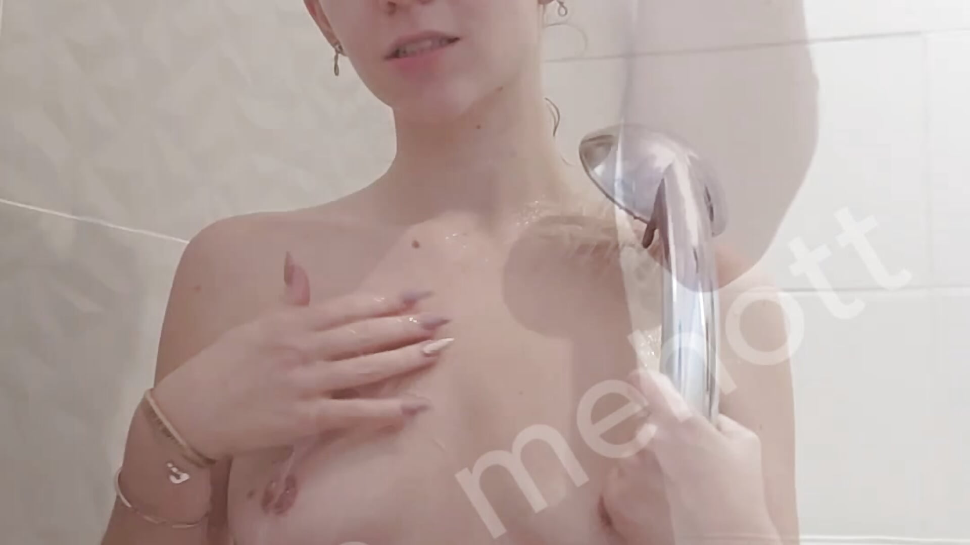 TEAS HOT – video modela na kameri lucie_mehott