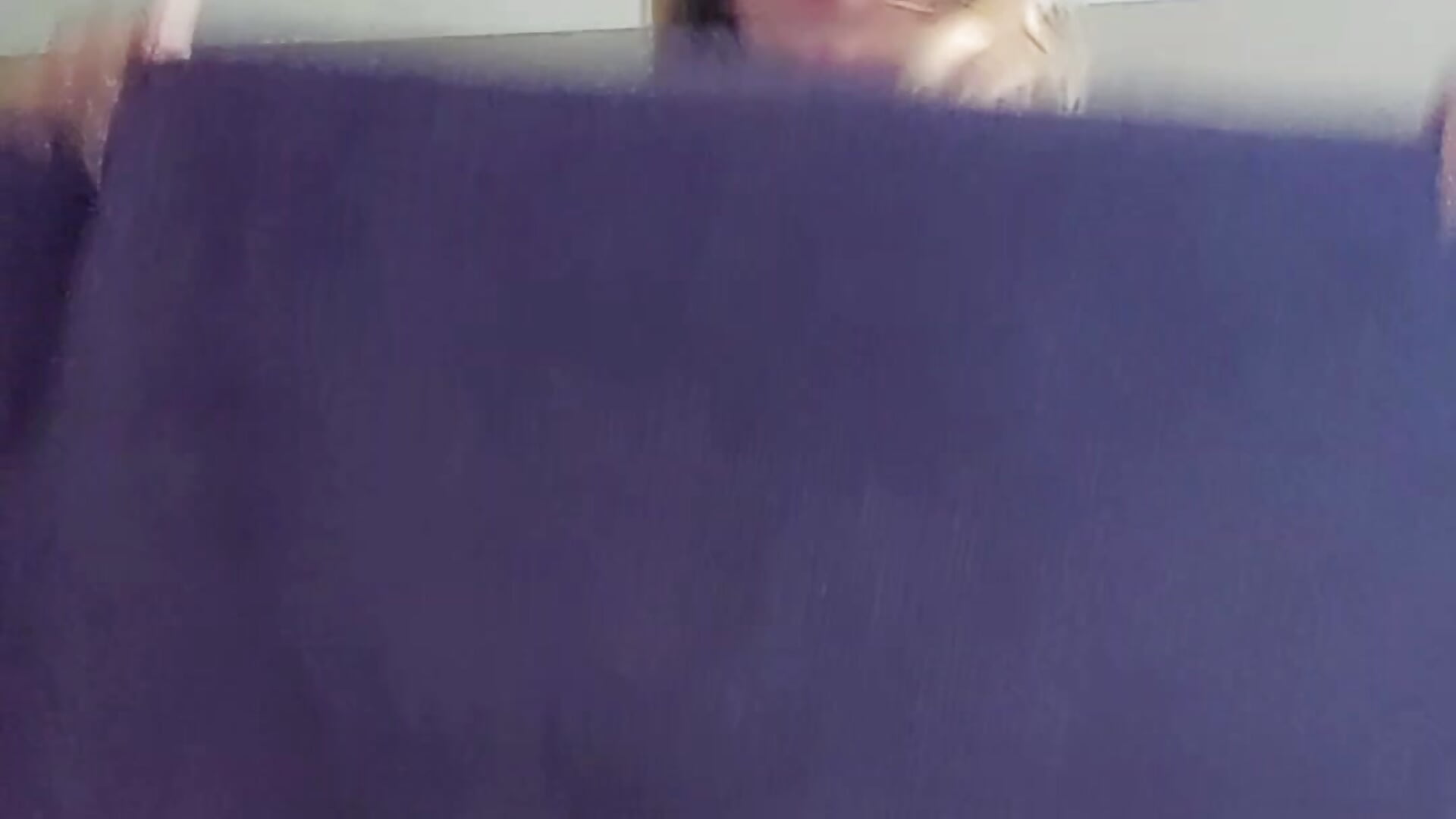 Squirt dans le lit de ma coloc - video by lucie_mehott cam model