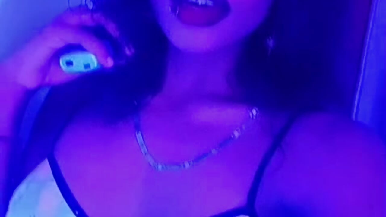 WhatsApp Video 2025-11-06 at 2,38,21 AM - video by Hilary-banks cam model