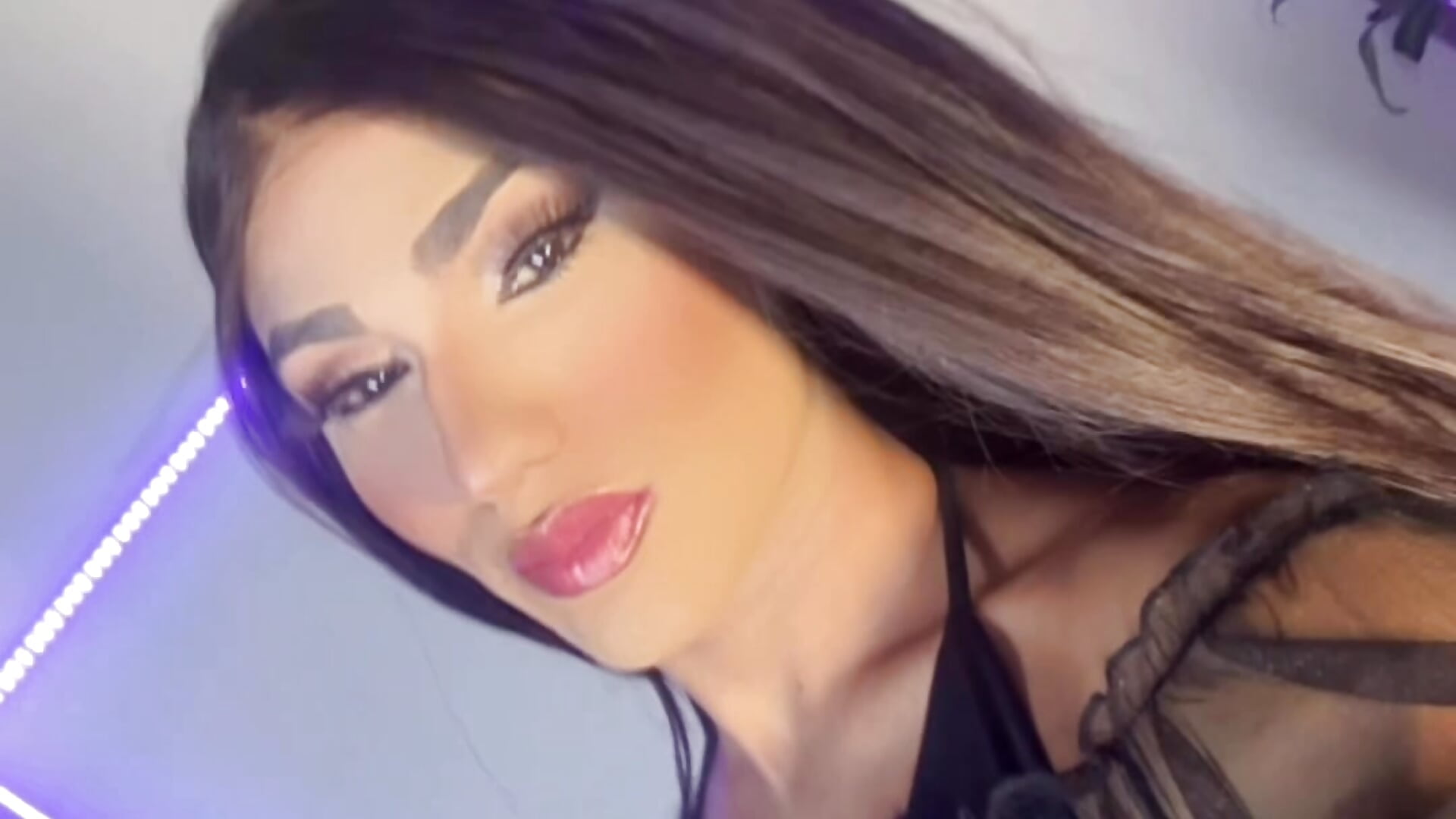 Sexy me - video by valeng_doll cam model