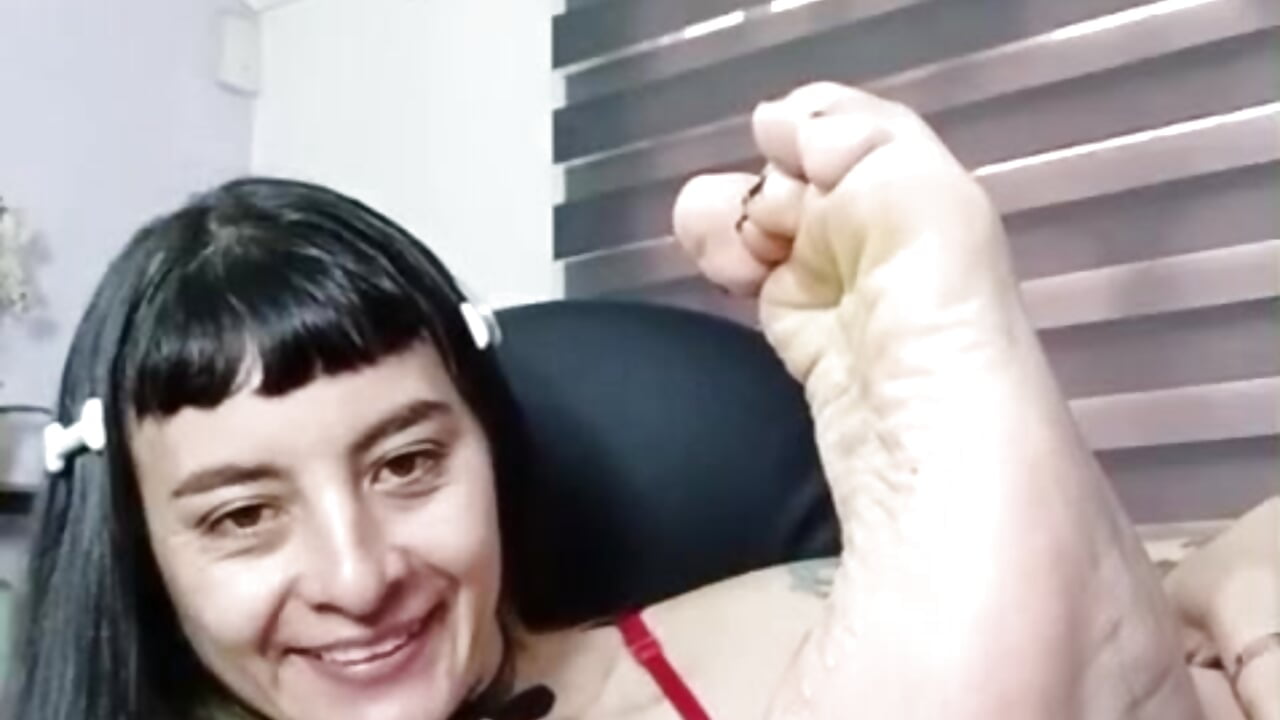 enjoying my feet, sucking my toes and sole 🥴