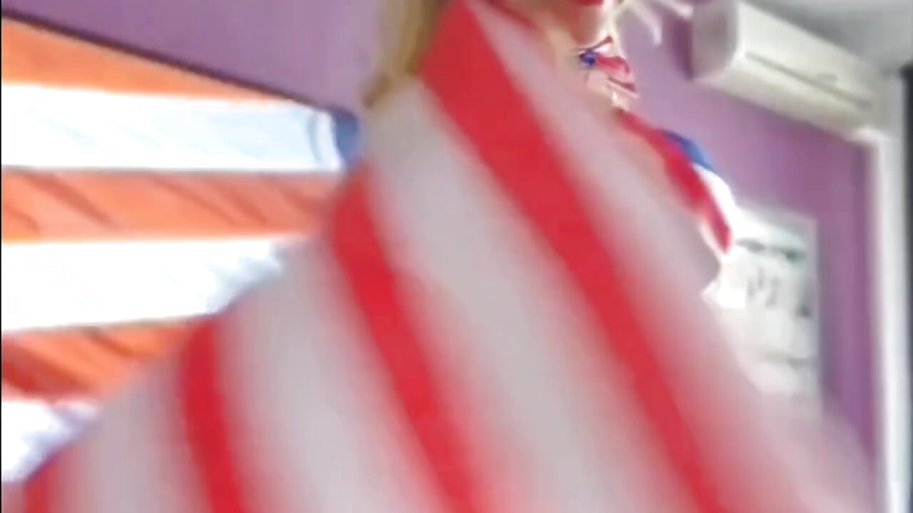 4july_– Bornforporn_ kameramodell videója