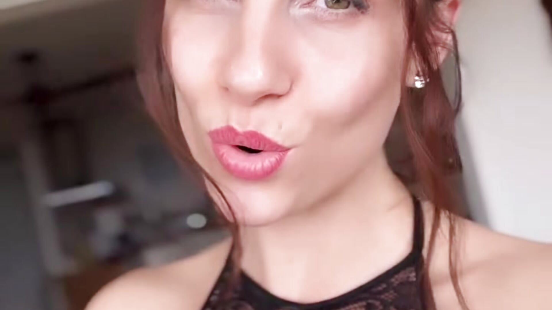 08.10.2025 Heute gibt’s ein feuchtes Küsschen aufs Nüsschen 💋 - Vídeo de Mary_Wet, modelo de vídeos