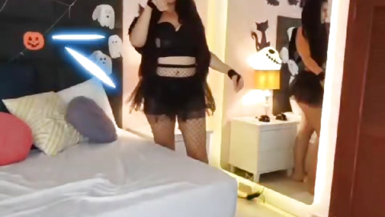 hallowen ✨✨✨ - video by MadisonJenner cam model