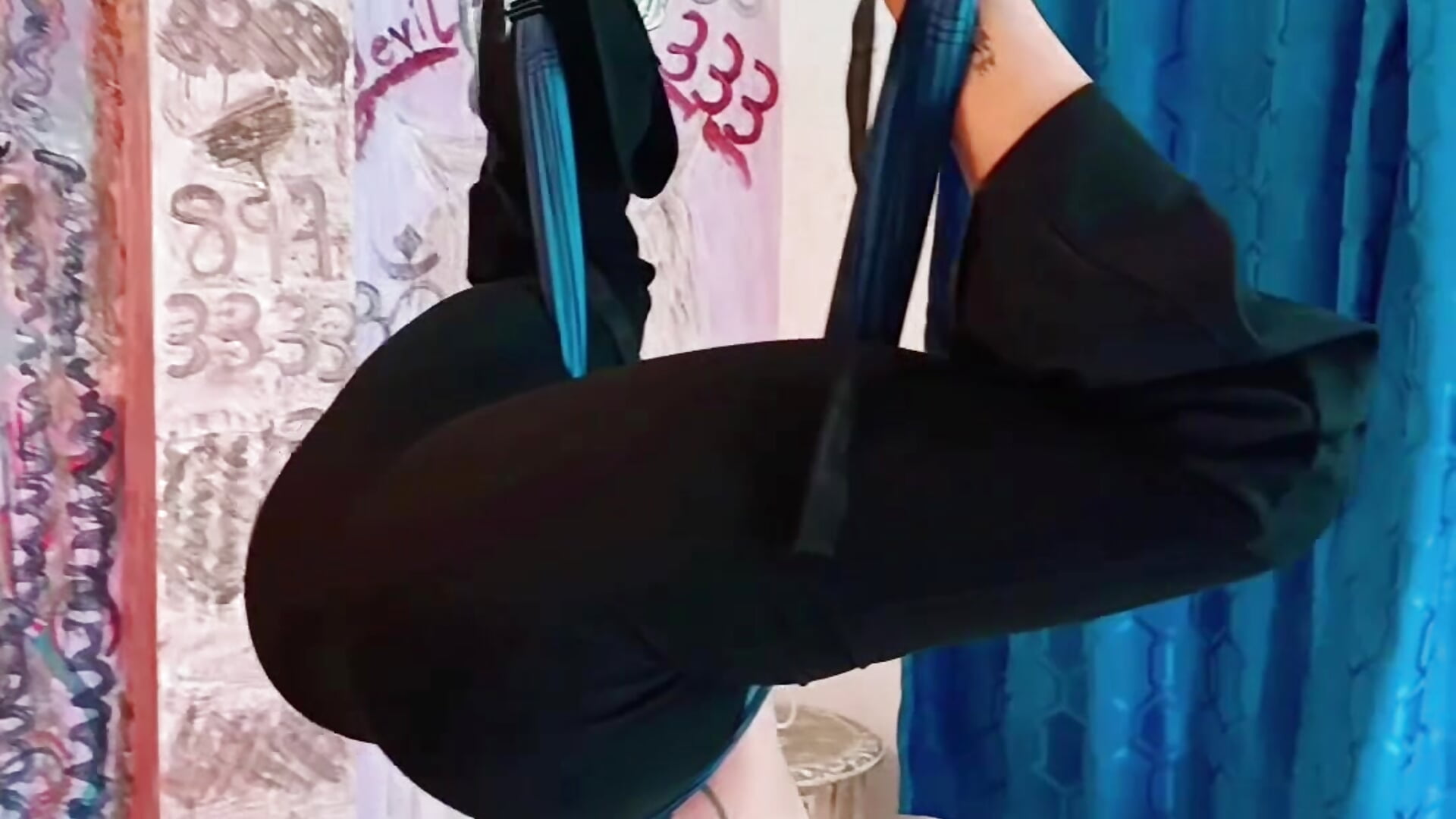 Amazing Flexible MILF Superman Aerial Yoga 🍑🪢⚡ - vidéo du modèle de showcams freyadevil333