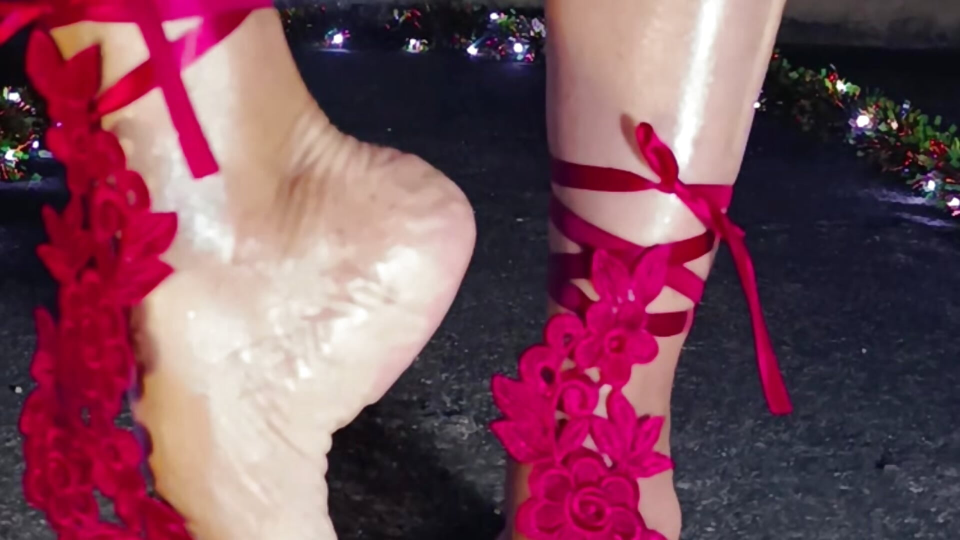 Red Lace Ribbon Goddess Feet Oiled & Ready 🦶❤️‍🔥💦 Worship These Shiny Soles - vidéo du modèle de showcams freyadevil333