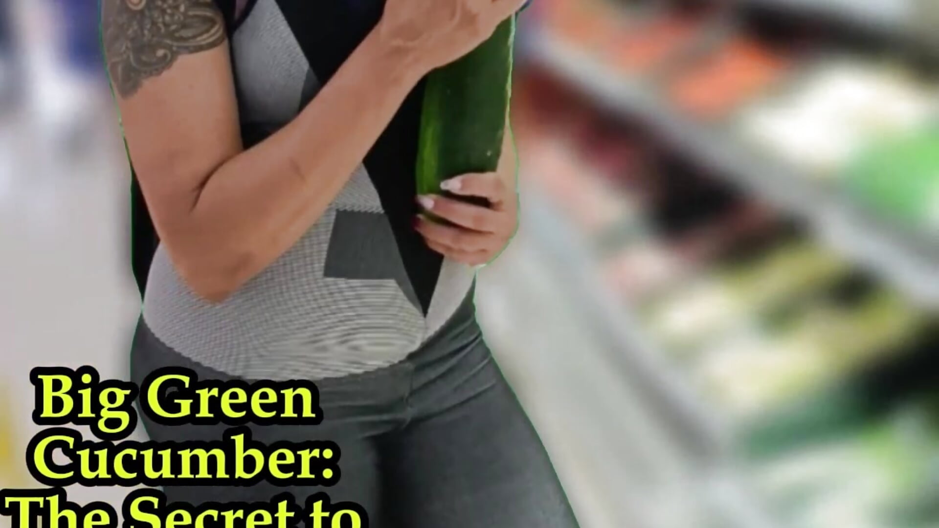 I AM A 😏 TASTY MATURE WOMAN 🍓 WHO WHEN ENTERING 🛒 A SUPERMARKET CARESSES ✋ THE CUCUMBERS 🥒 AND B - video của người mẫu cam freyadevil333